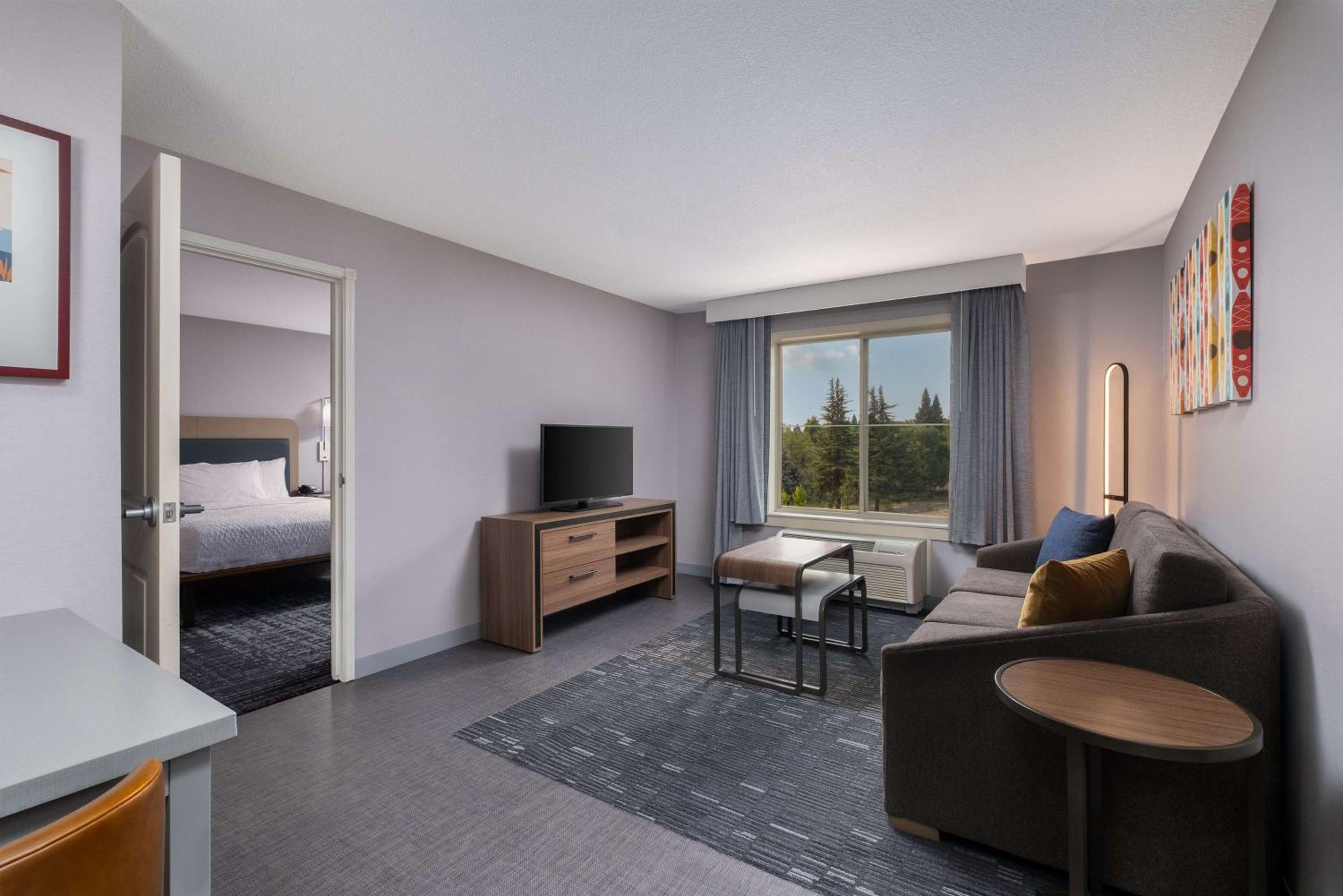 King Studio Suite - Non-Smoking - Photo 2