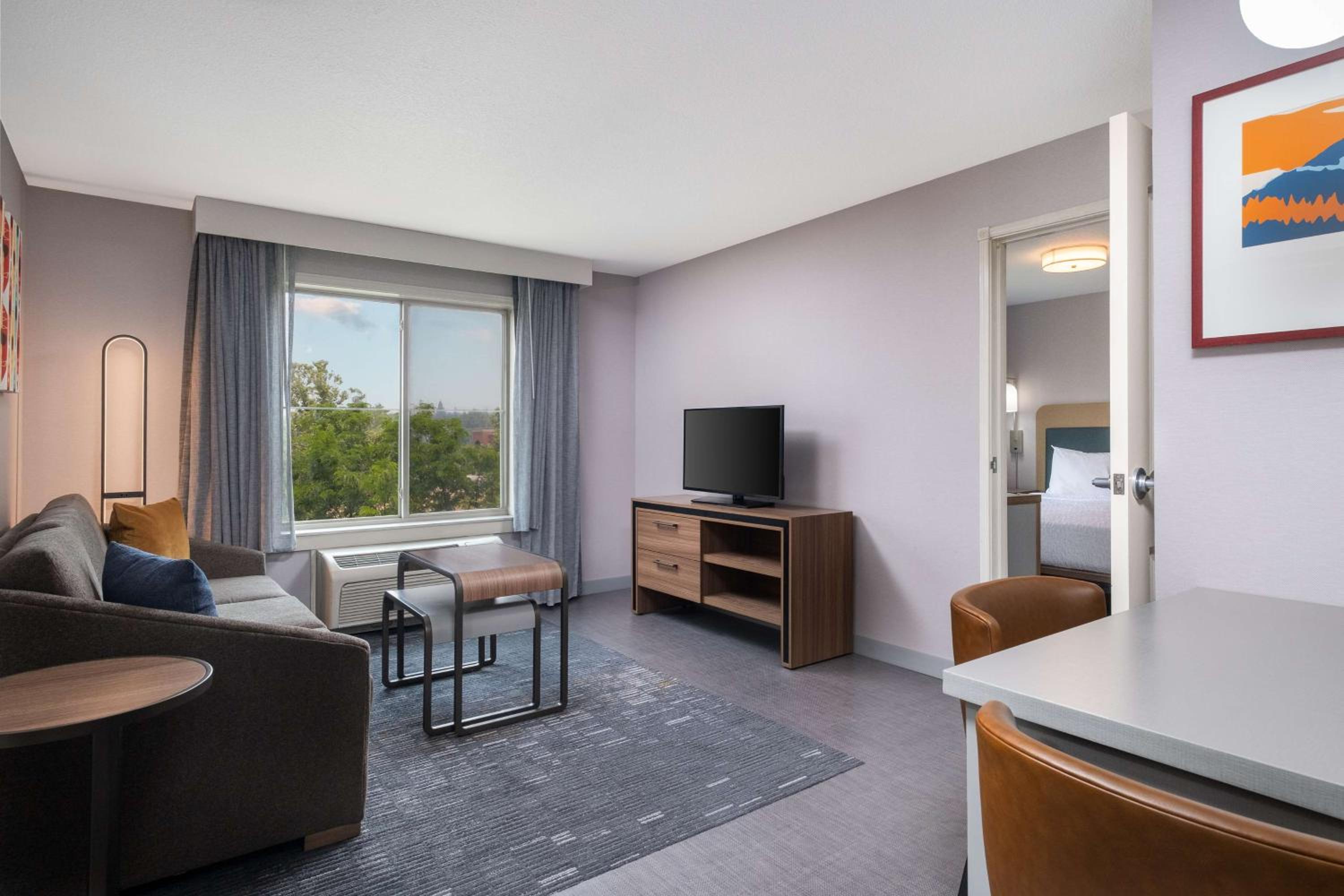 One-Bedroom King Suite - Non-Smoking - Photo 10