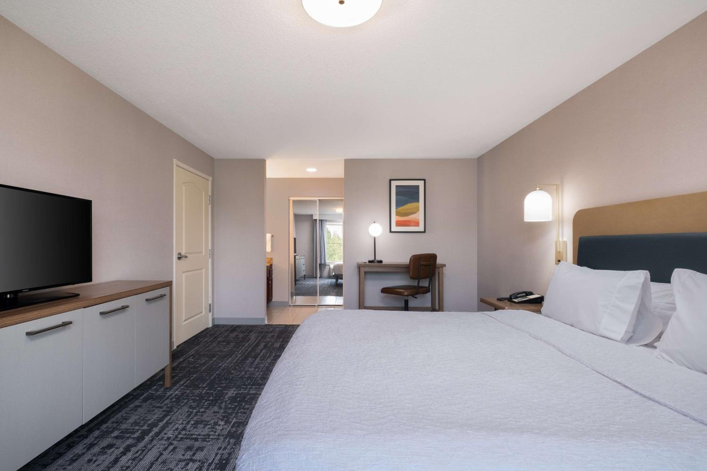 One-Bedroom King Suite - Non-Smoking - Photo 13