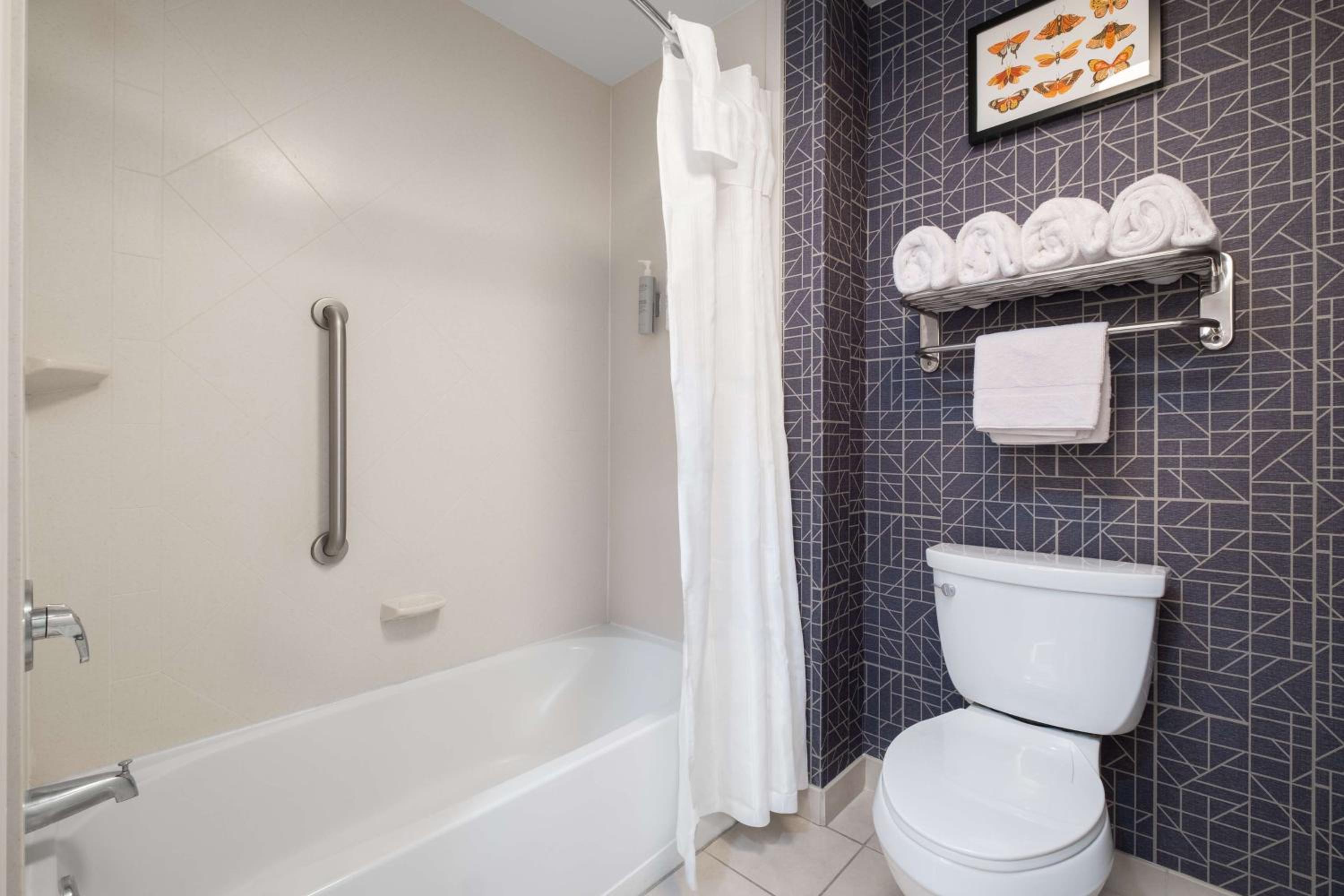 King Studio Suite - Non-Smoking - Photo 5