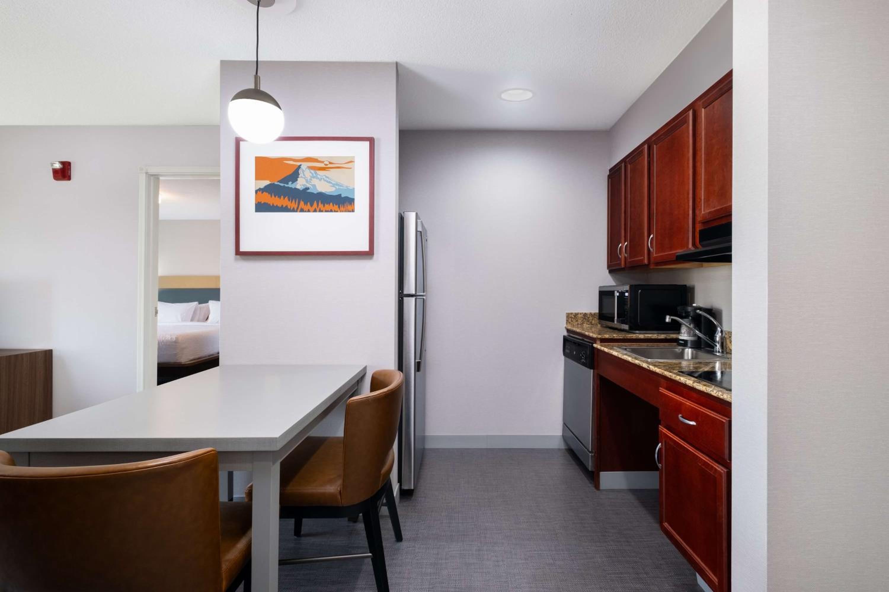 One-Bedroom King Suite - Non-Smoking - Photo 3