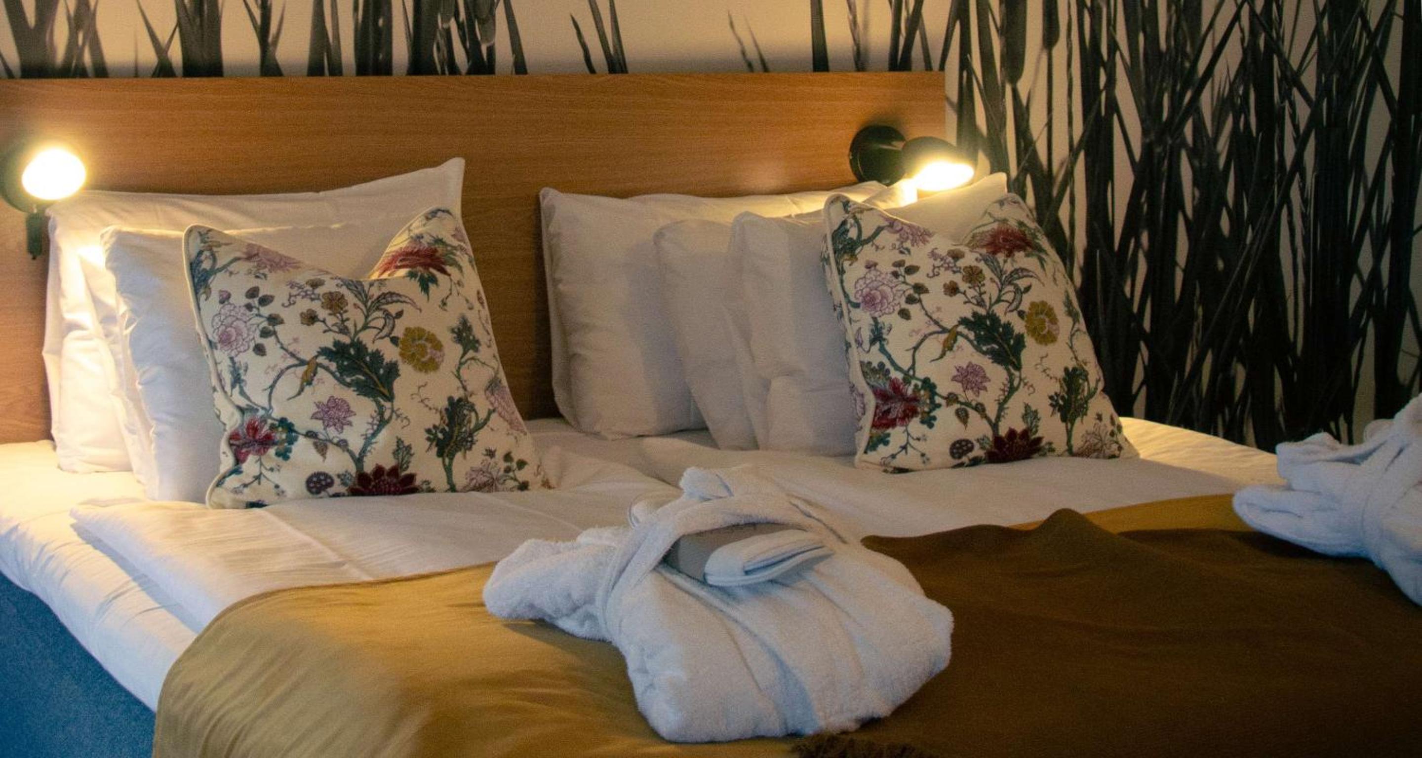 Junior Suite with Double Bed - Photo 2