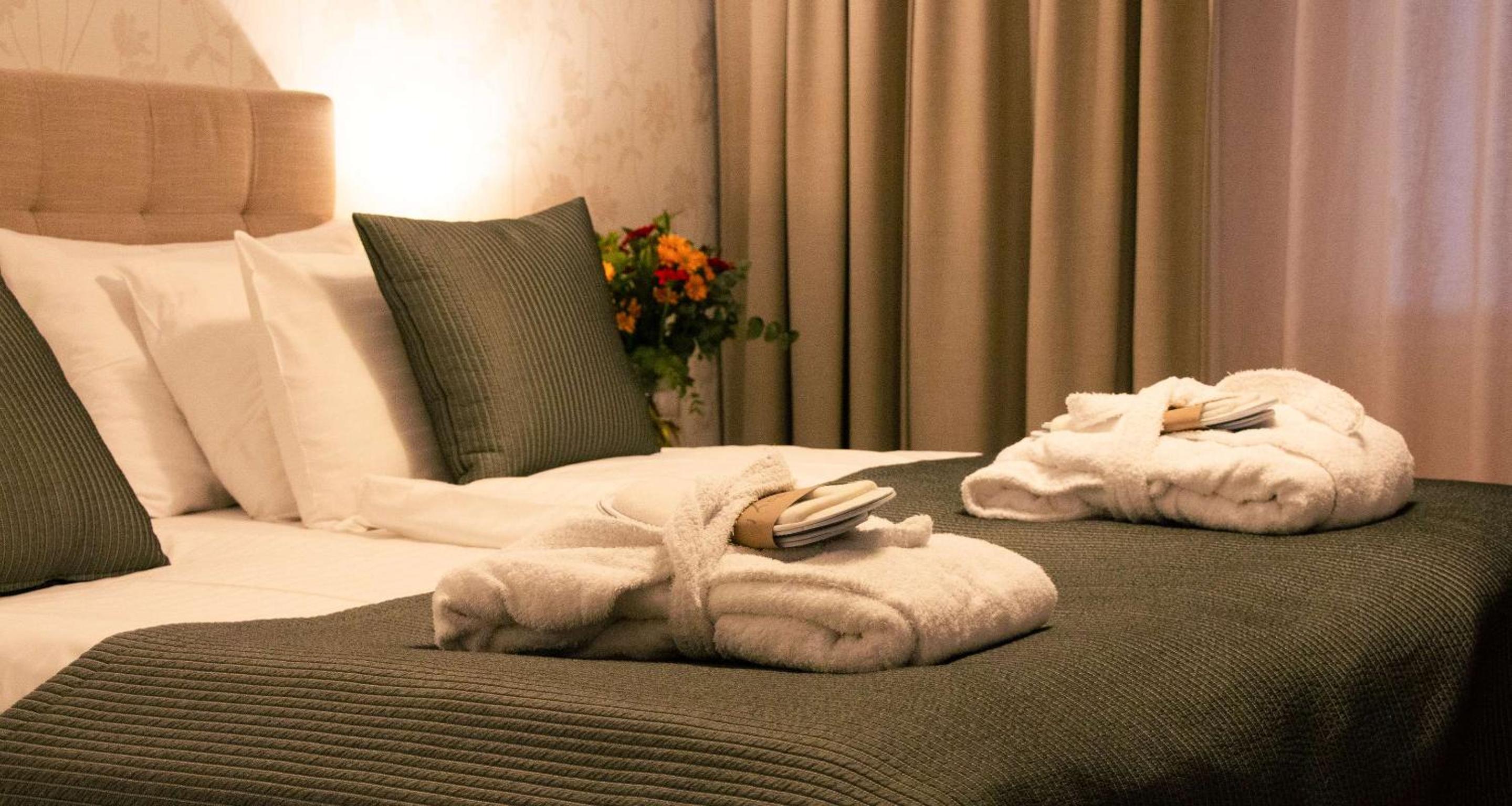 Suite with Double Bed - Photo 1