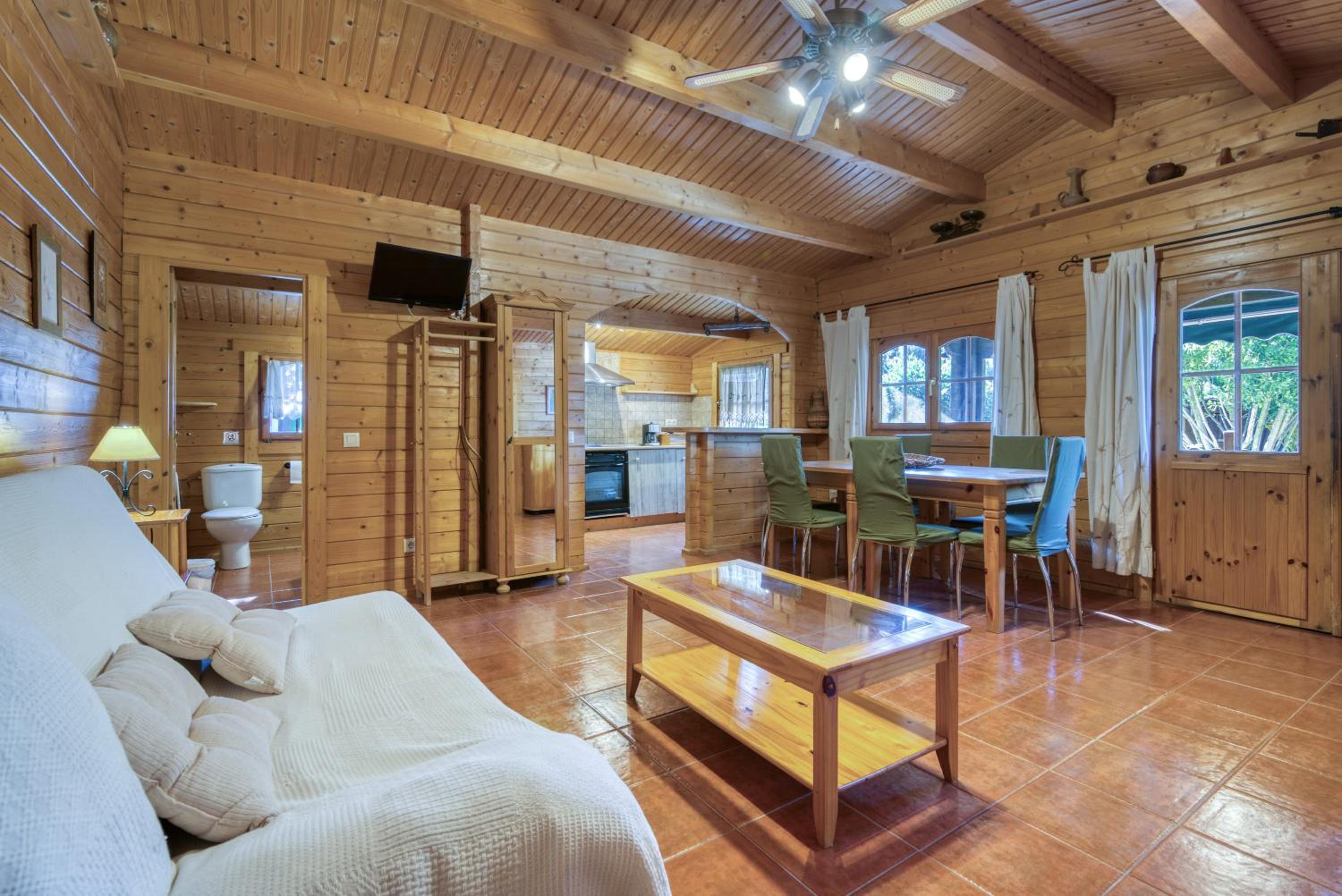 Three-Bedroom Apartment with Mountain View photo 3