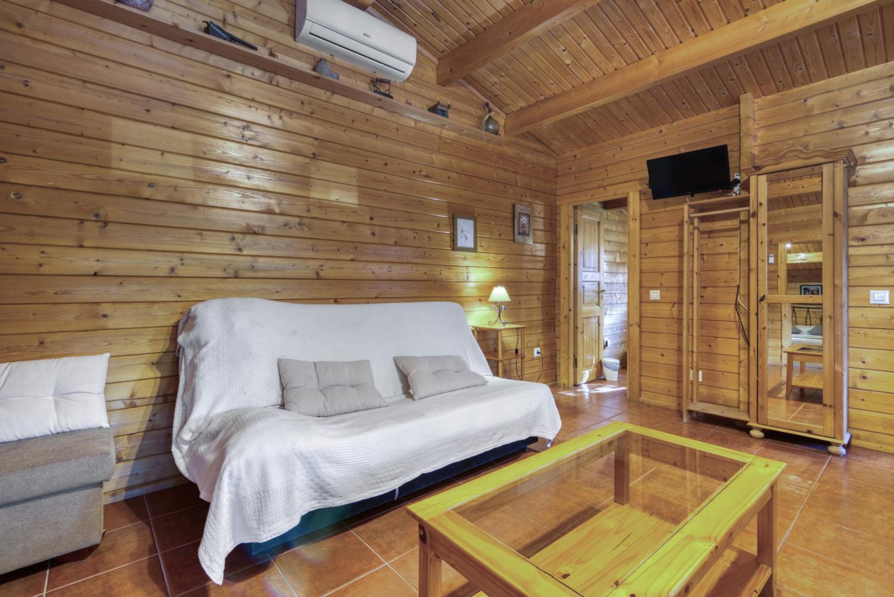 Three-Bedroom Apartment with Mountain View photo 2