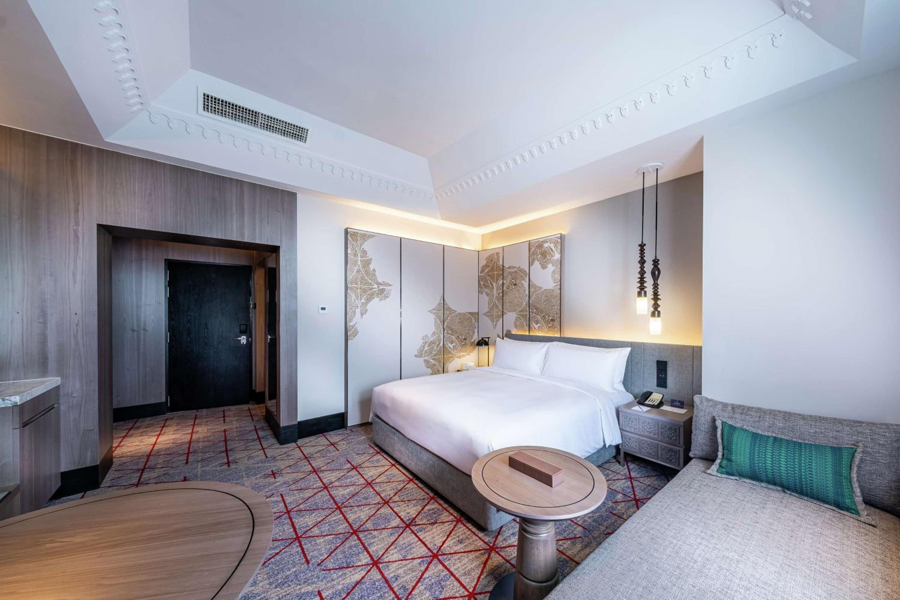 Deluxe King Suite - Photo 4
