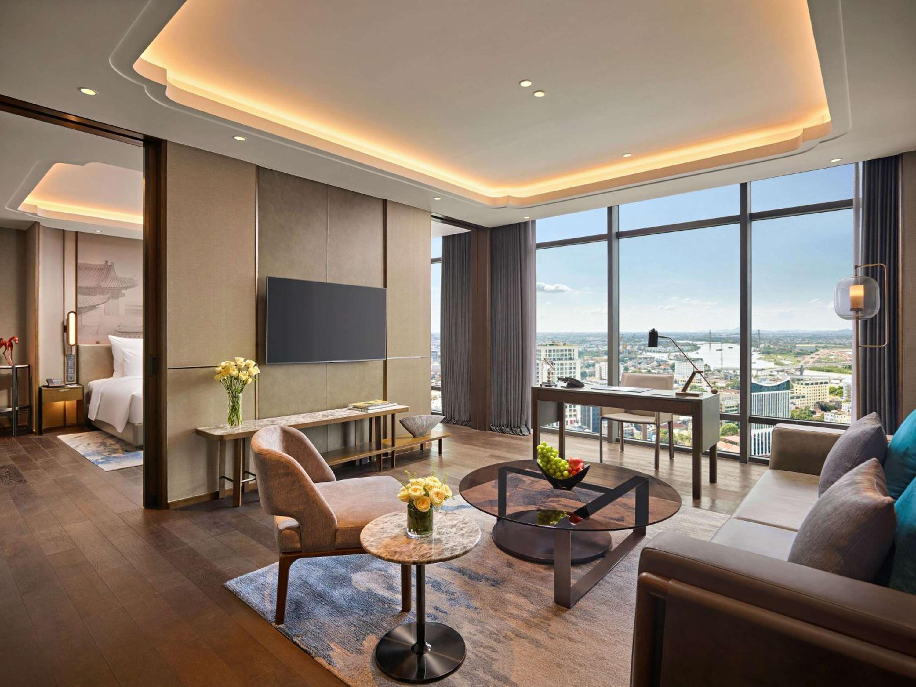 Deluxe King Suite - Lounge Access - Photo 1
