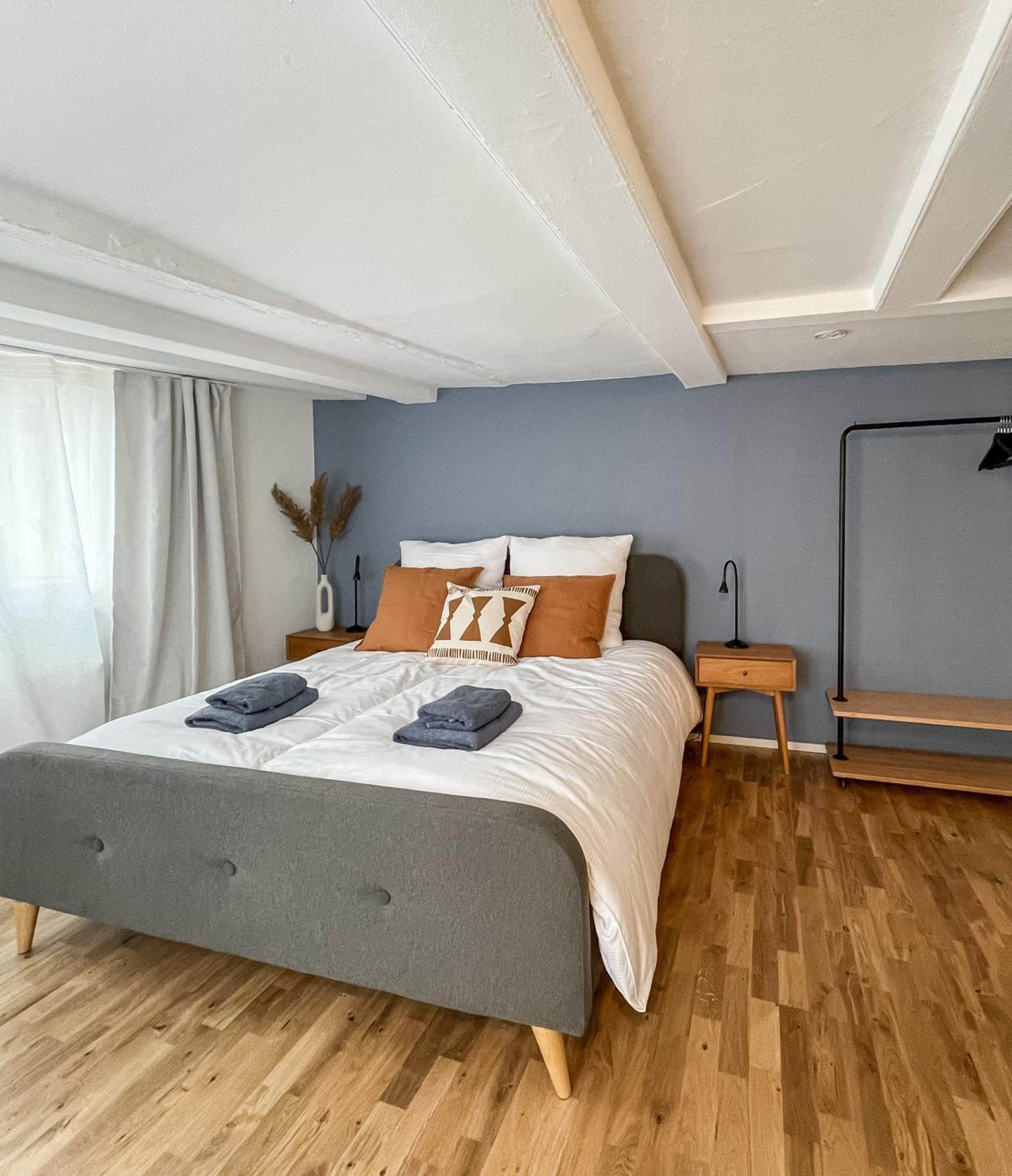 One-Bedroom Apartment photo 1