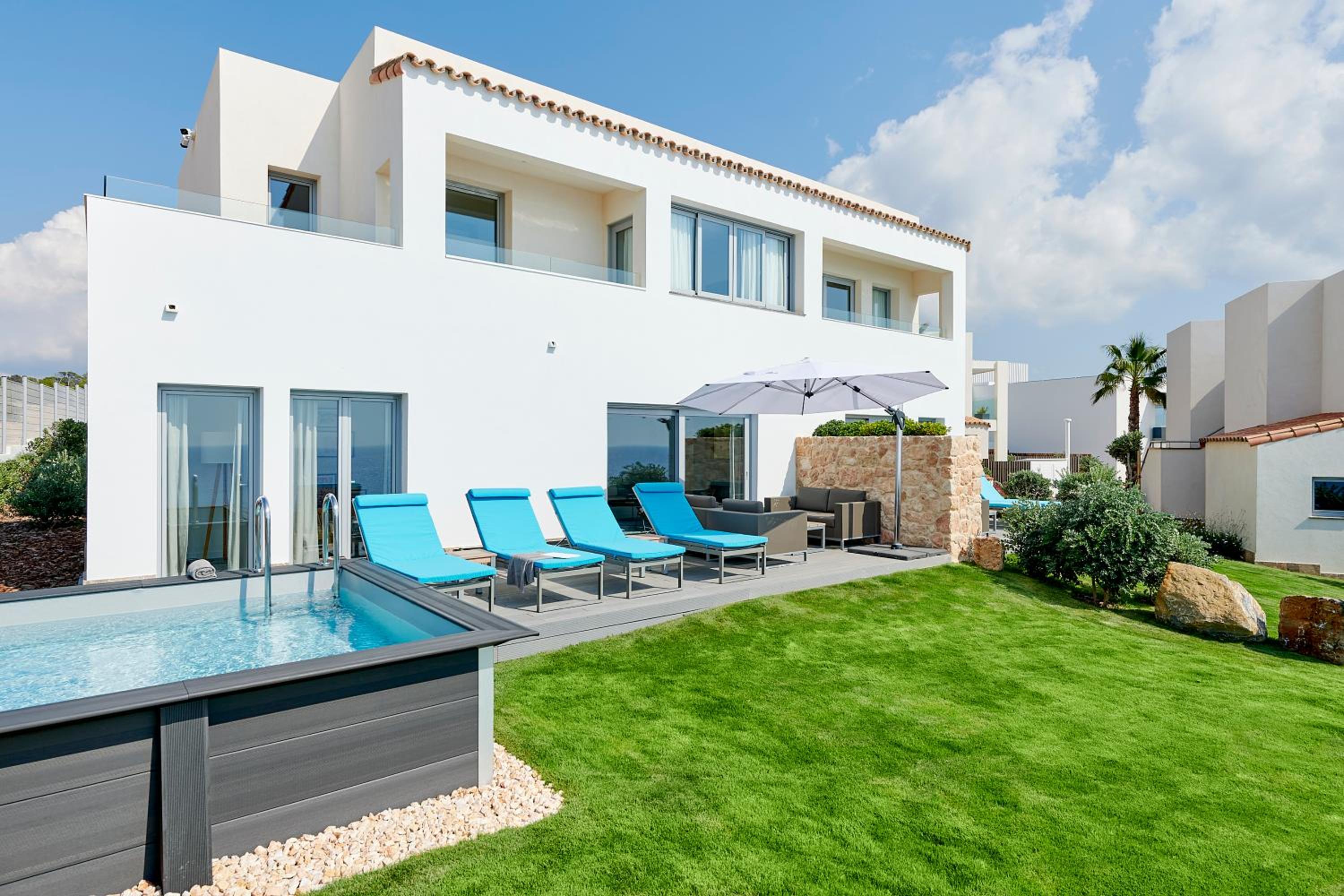 Suite dúplex de lujo con piscina y vista al mar