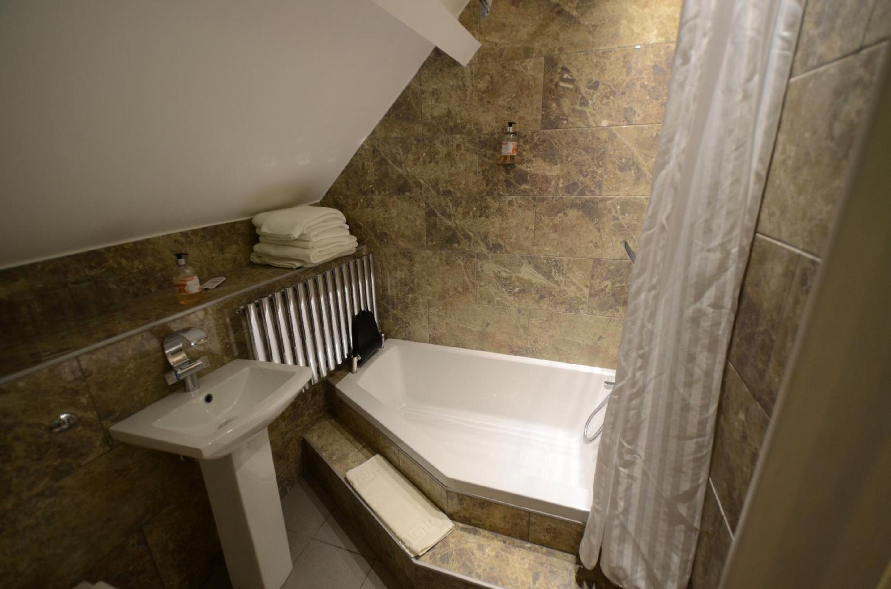 Executive Queen Room with Two Queen Beds photo 2