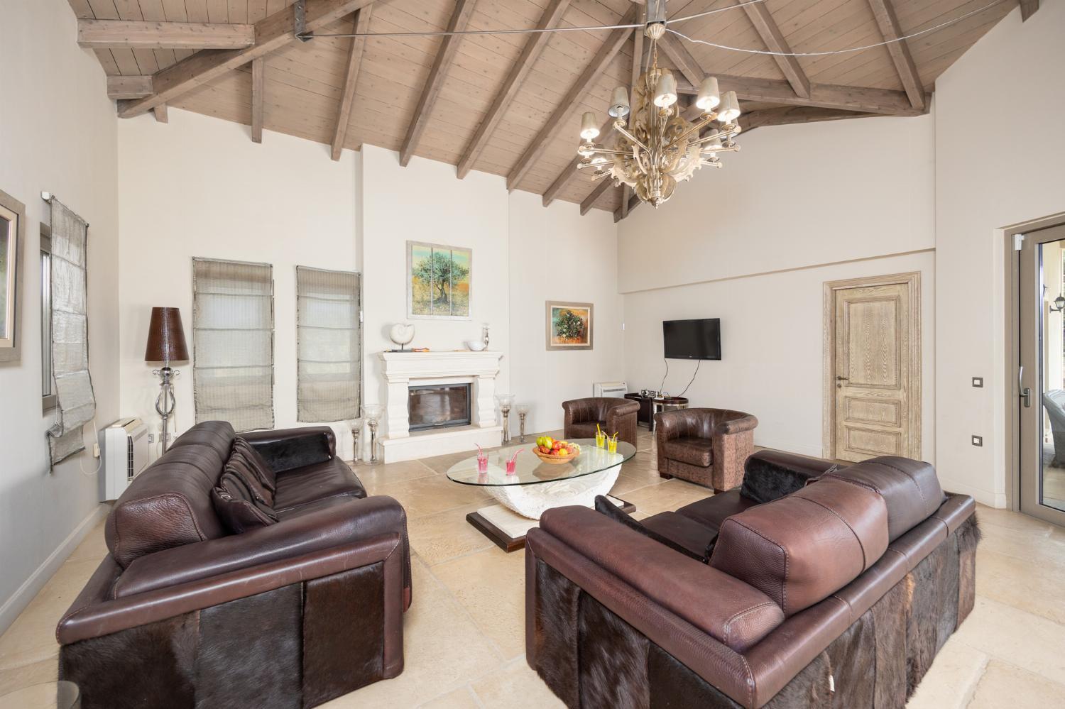 Four-Bedroom Villa photo 1