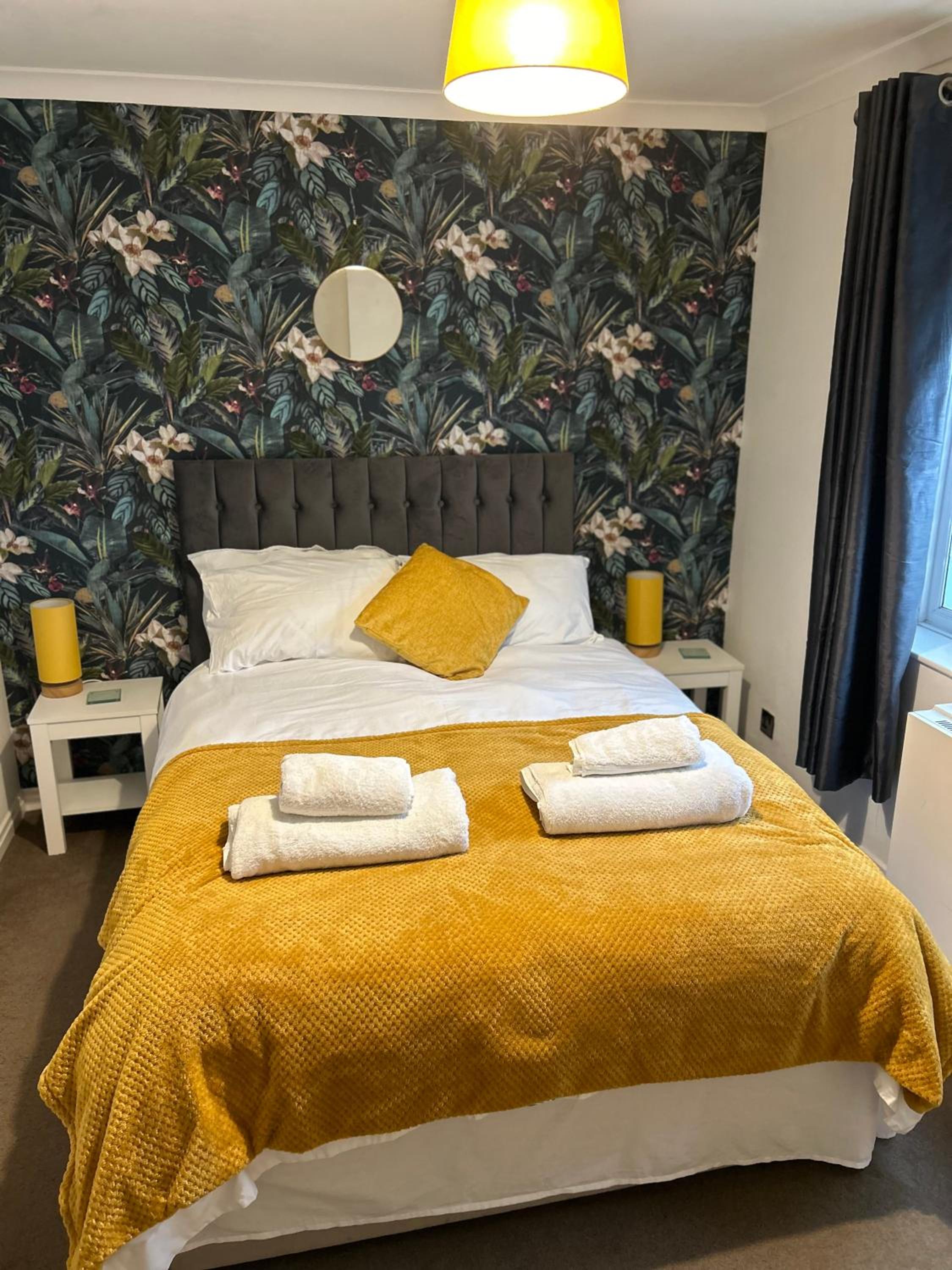 One-Bedroom Apartment photo 1