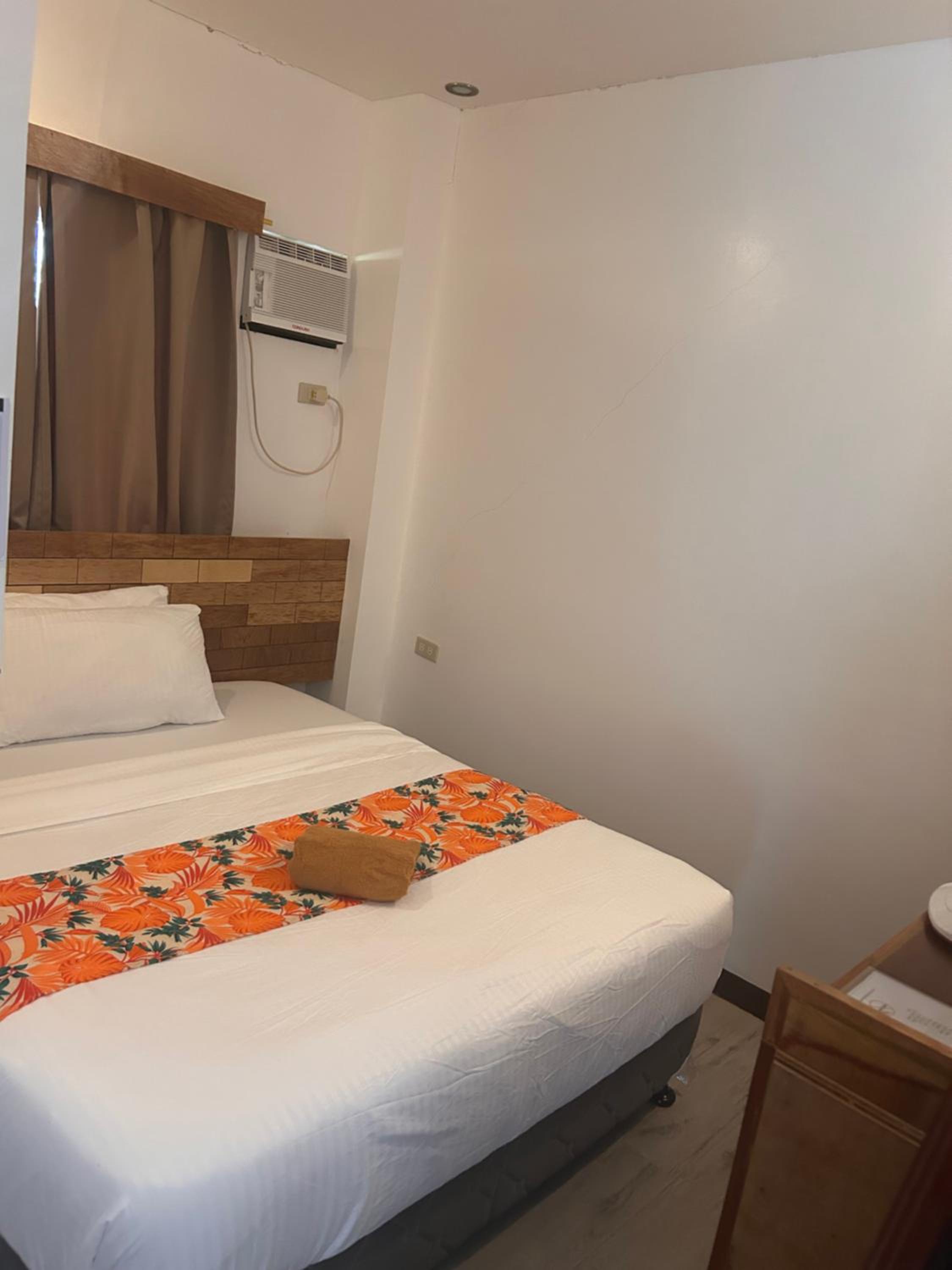 Small Single Room photo 2