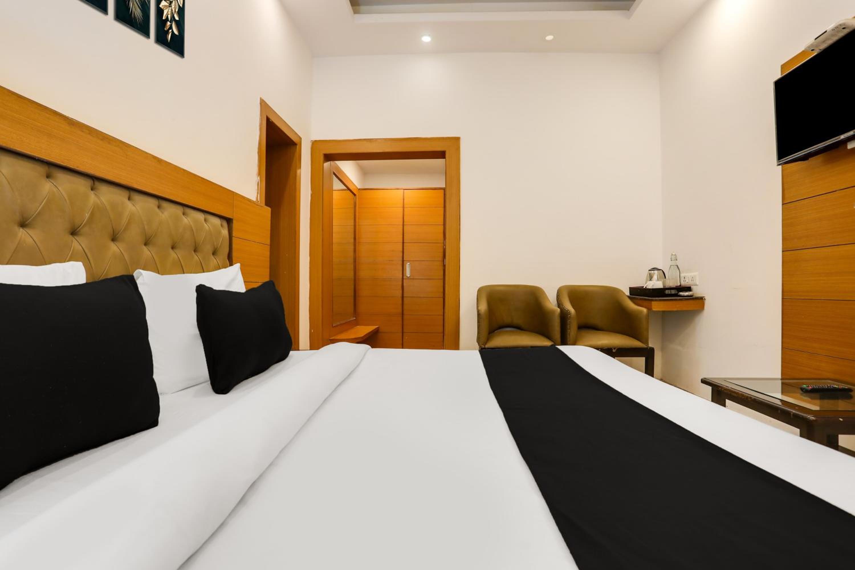Classic Triple Room - Photo 16