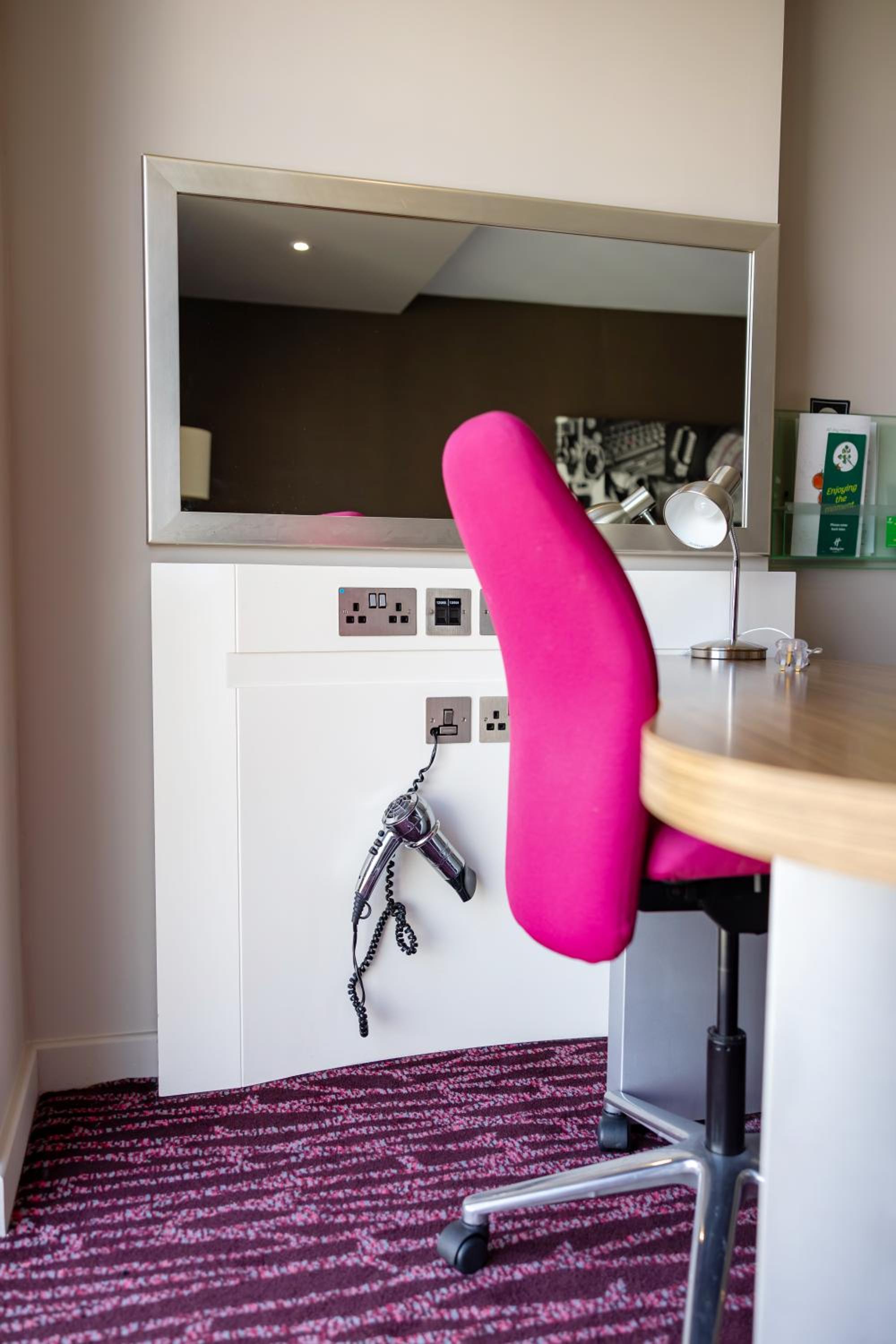 Standard Twin Room - Photo 16