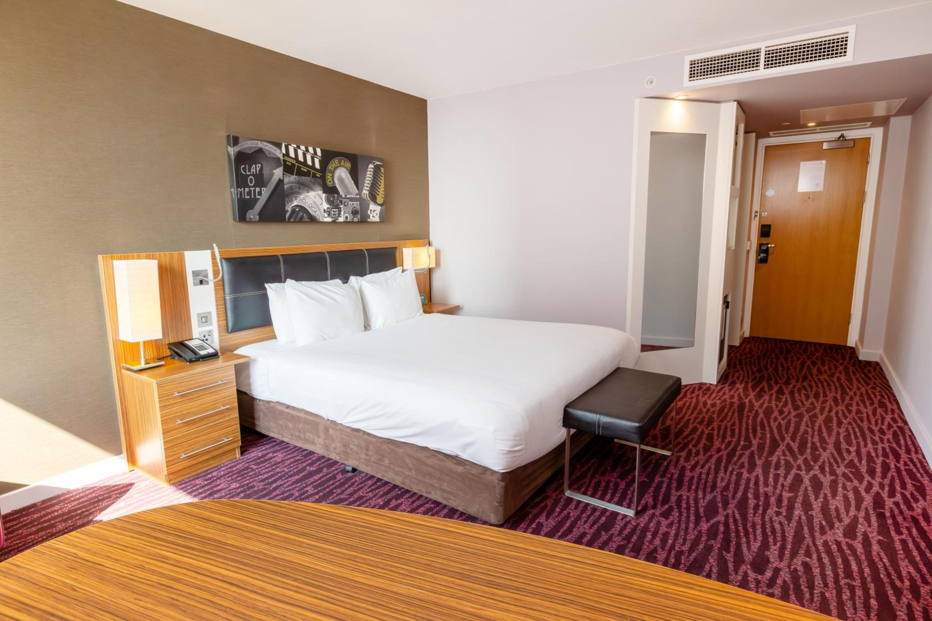 Standard Double Room - Photo 9