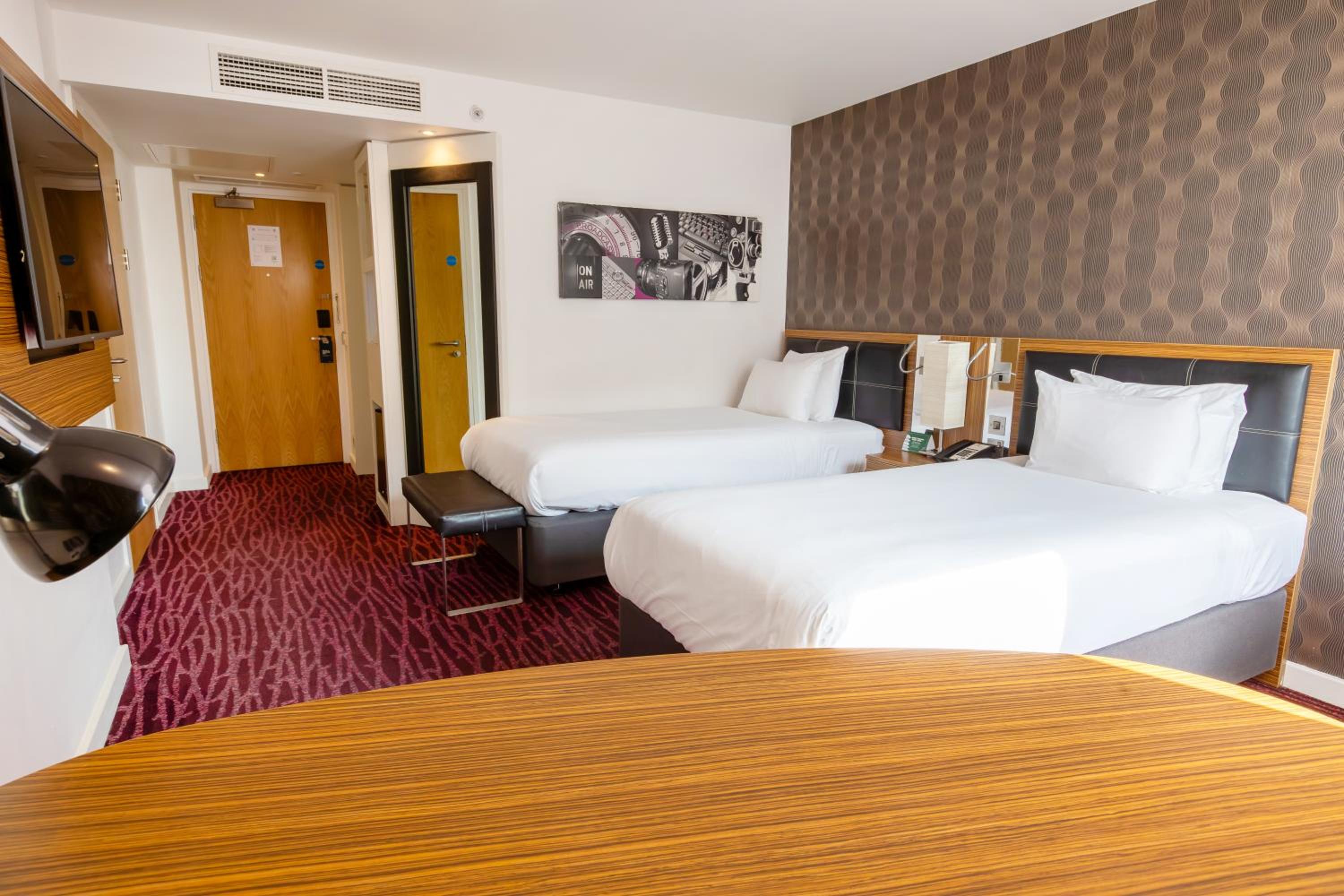 Standard Twin Room - Photo 4