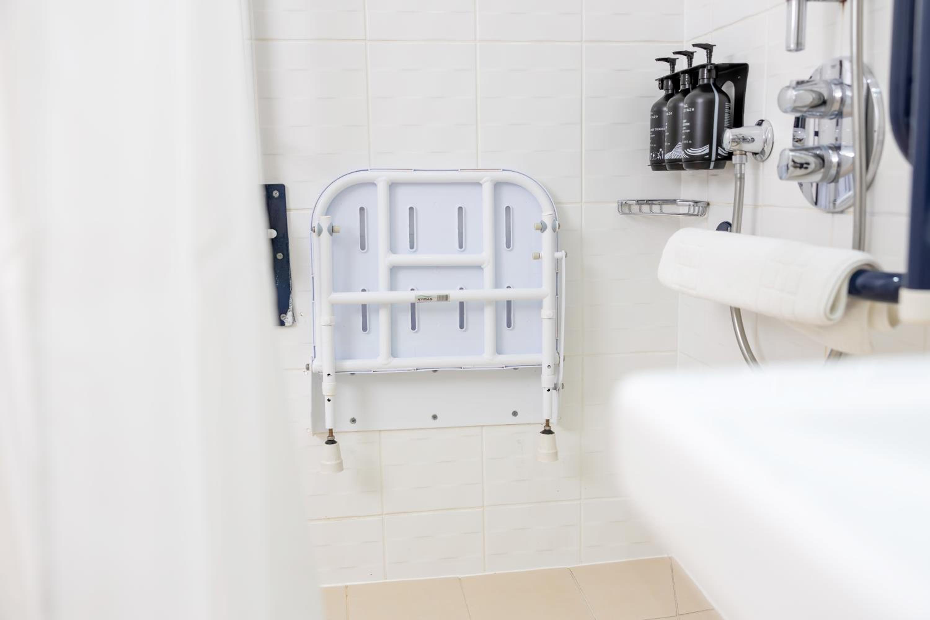 Standard Double Room - Disability Access - Photo 8