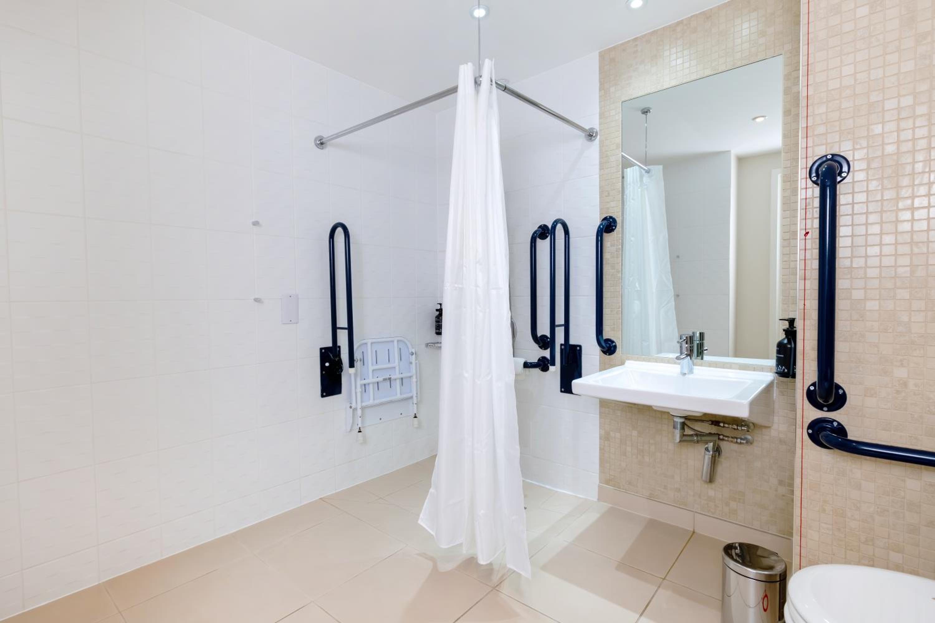 Standard Double Room - Disability Access - Photo 3