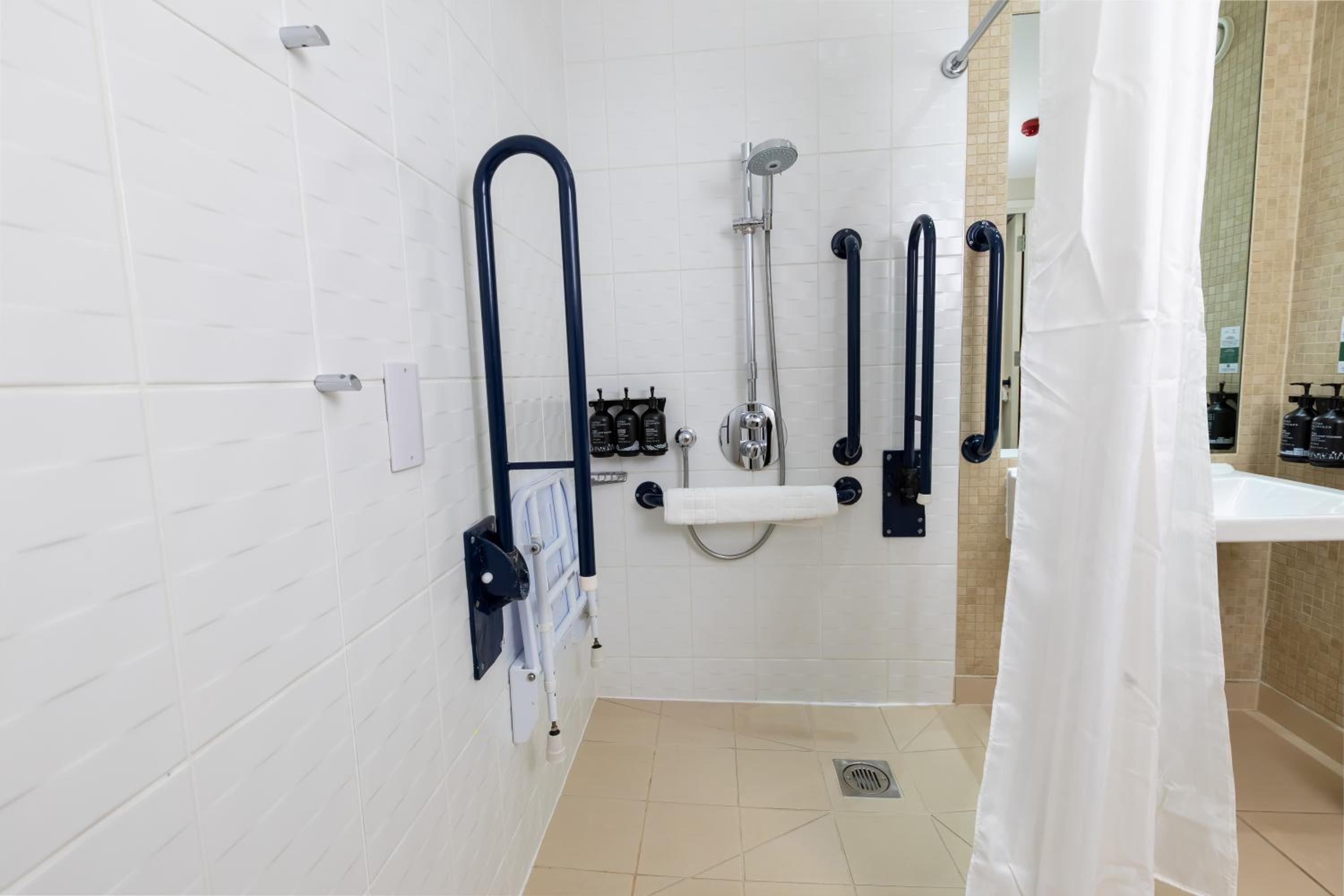 Standard Double Room - Disability Access - Photo 7