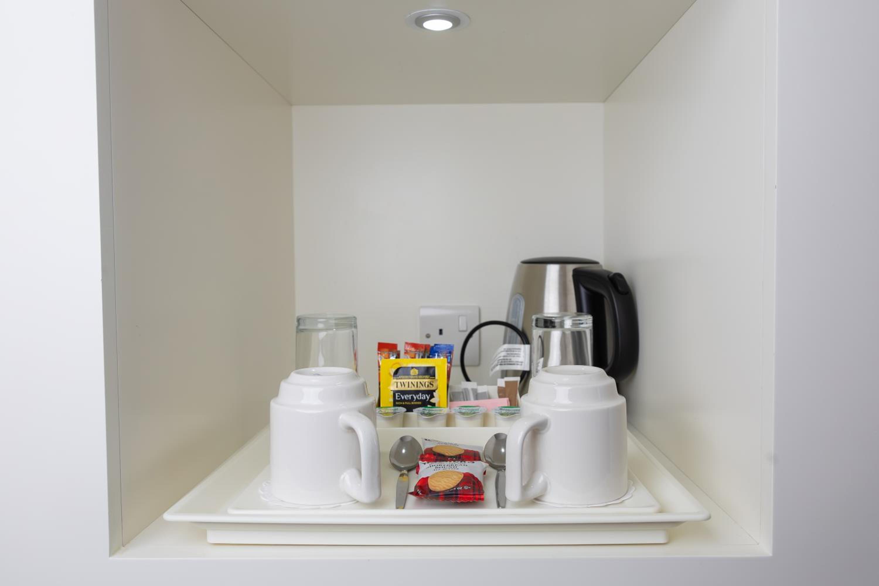 Standard Twin Room - Photo 11