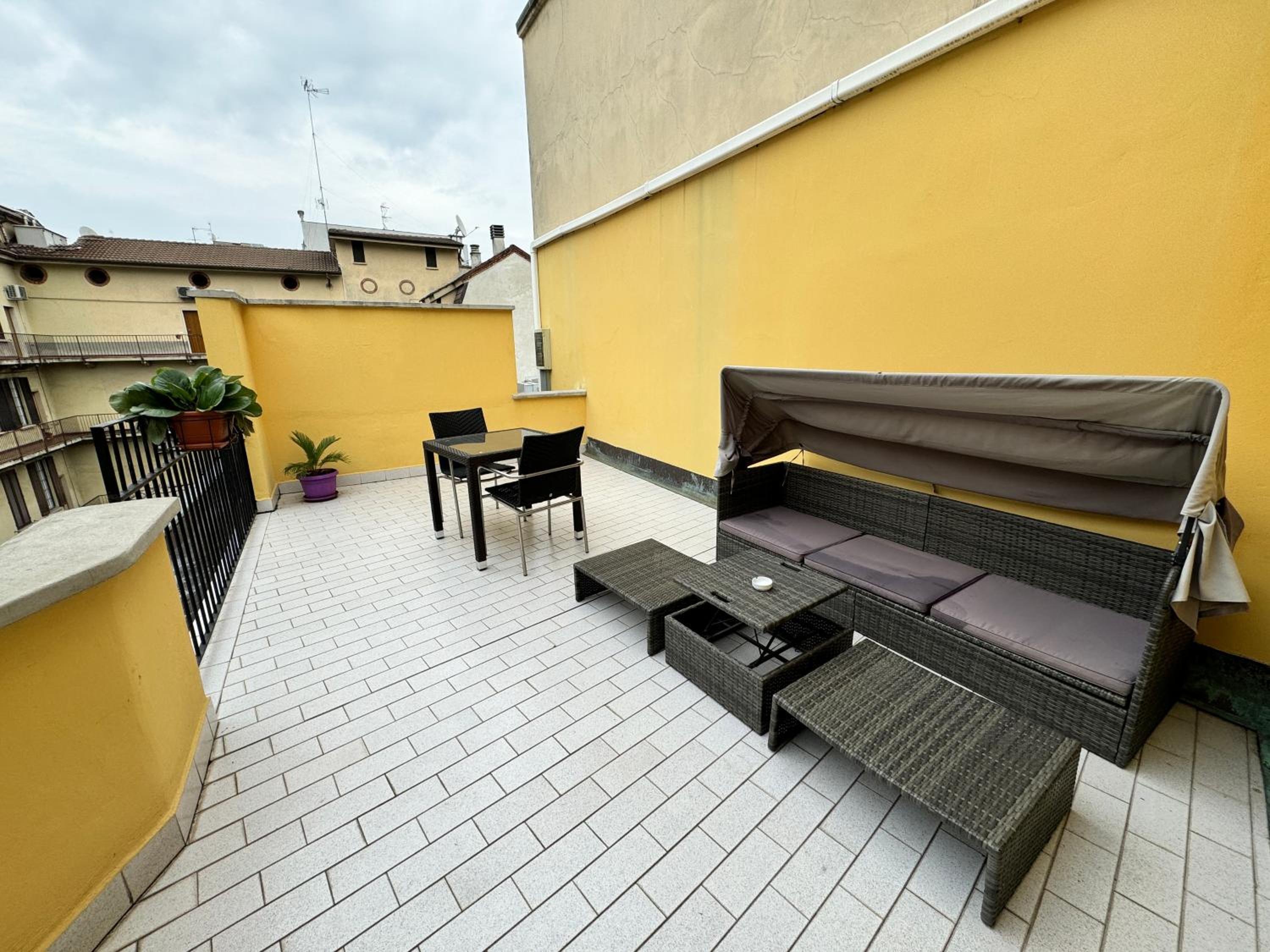 Deluxe Double or Twin Room with Balcony thumbnail 5