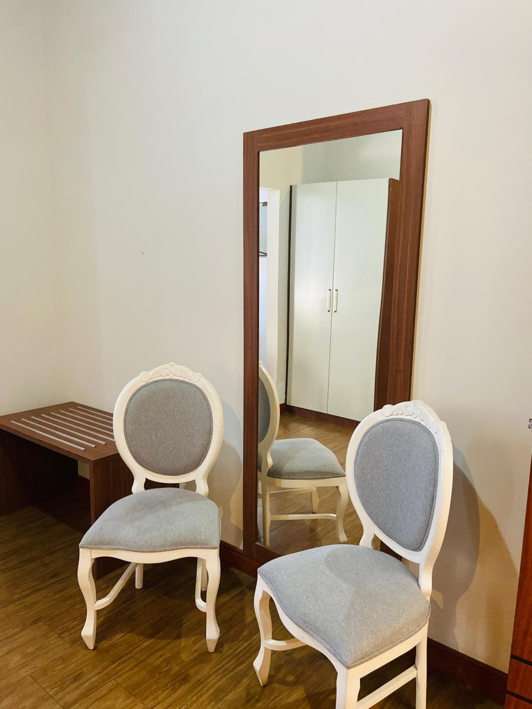 Deluxe Suite with Spa Bath - Photo 6