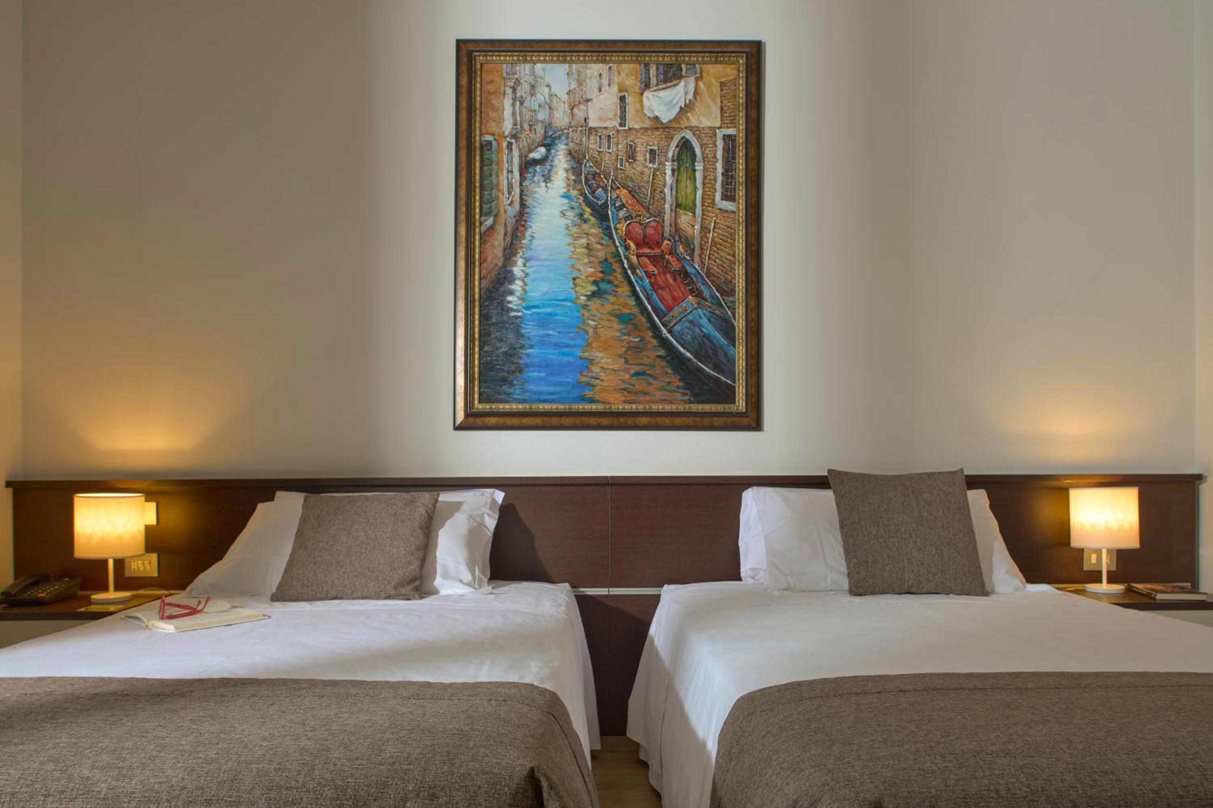 Comfort Twin Room - Photo 2