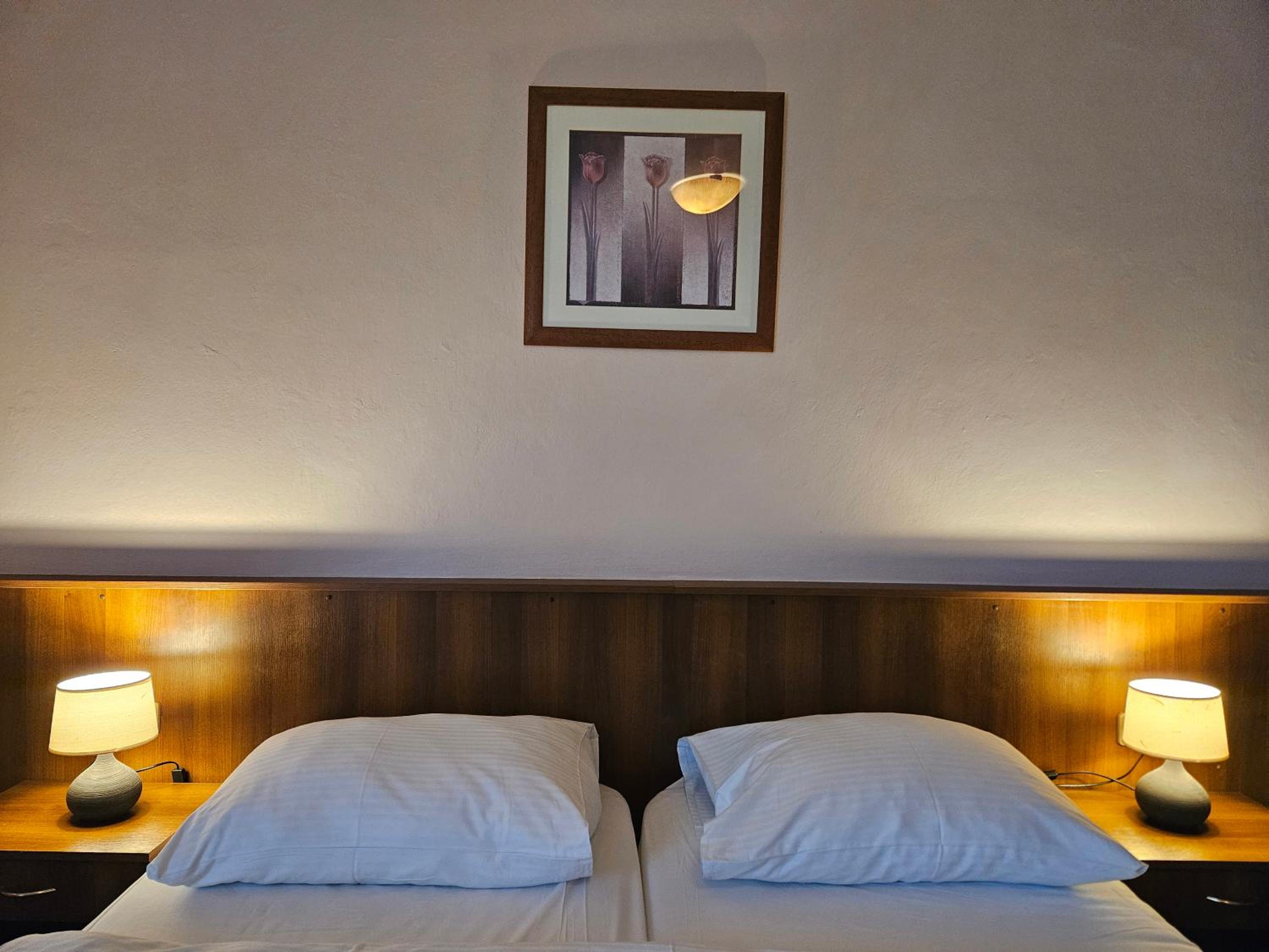 Quadruple Room with Private Bathroom - Photo 29