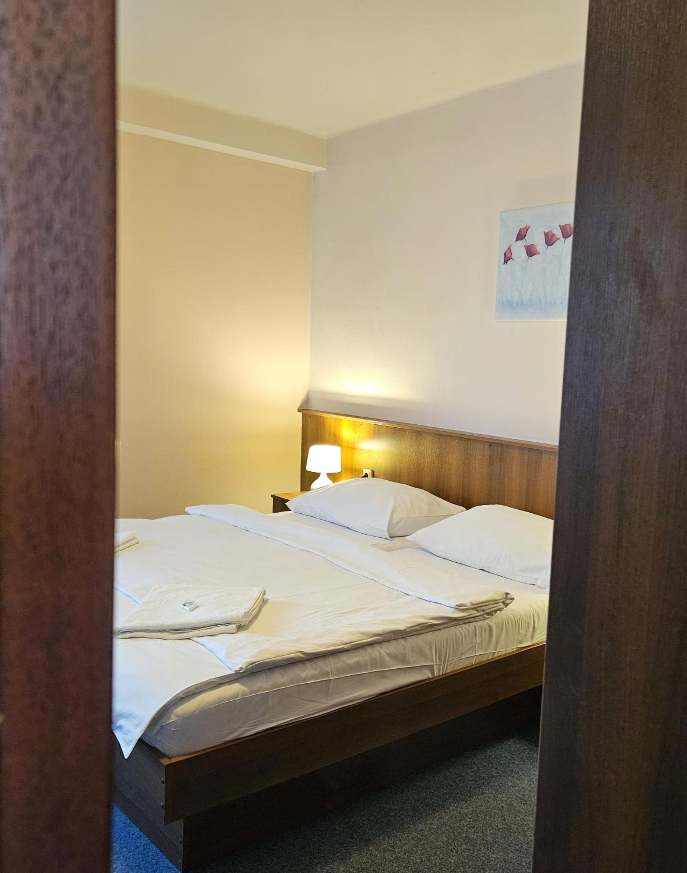 Quadruple Room with Private Bathroom - Photo 26