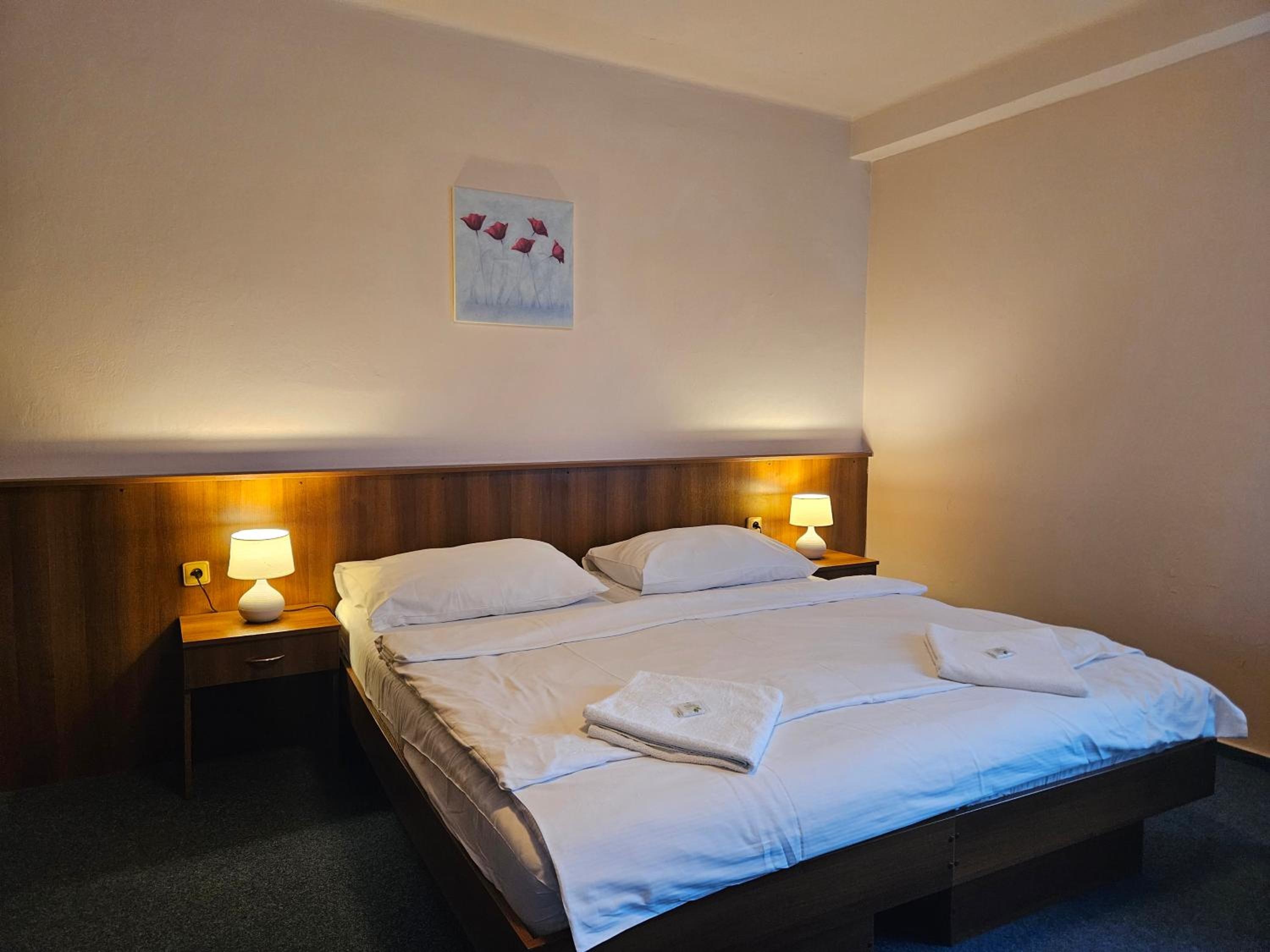 Quadruple Room with Private Bathroom - Photo 24