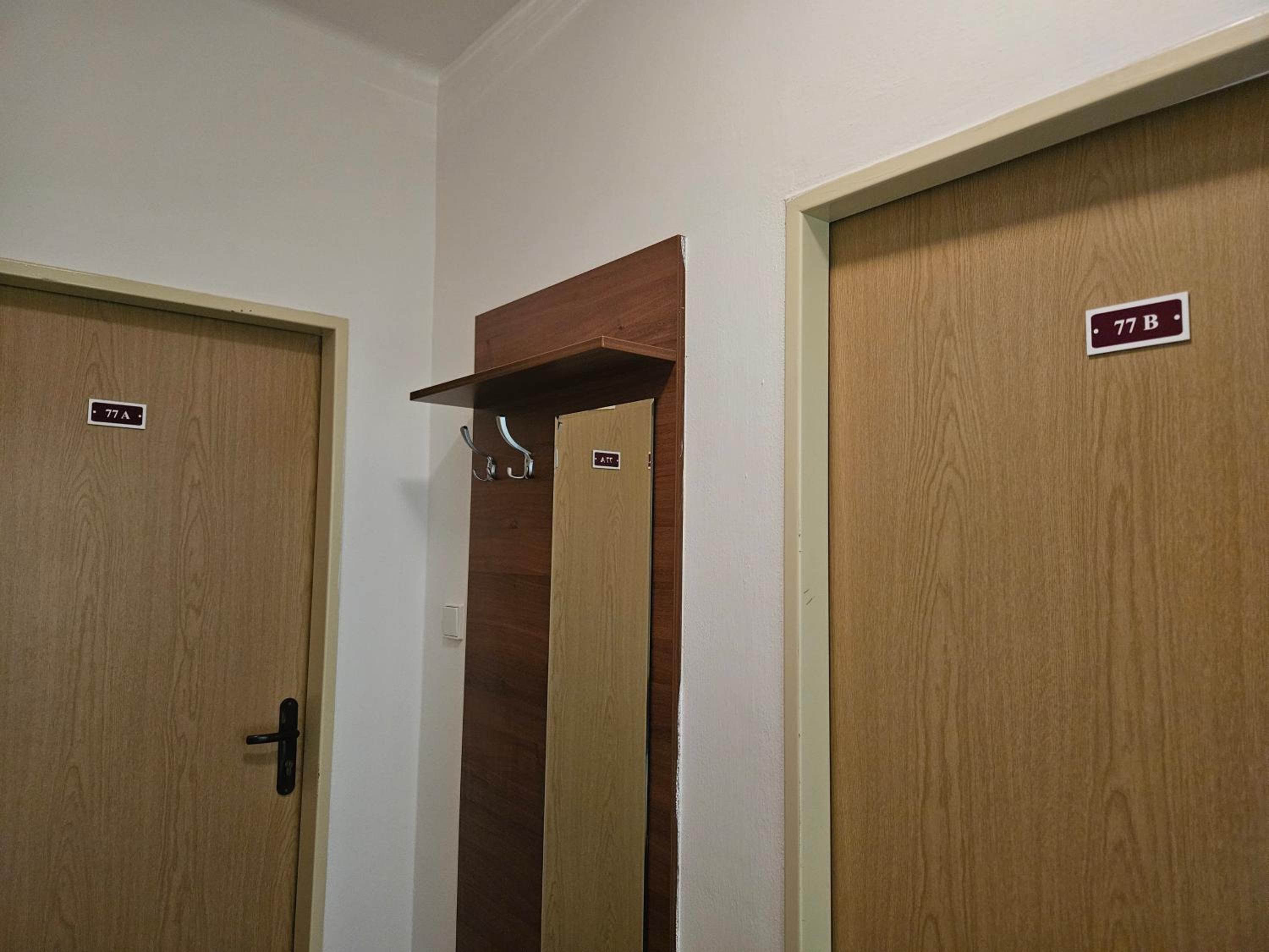 Quadruple Room with Private Bathroom - Photo 6
