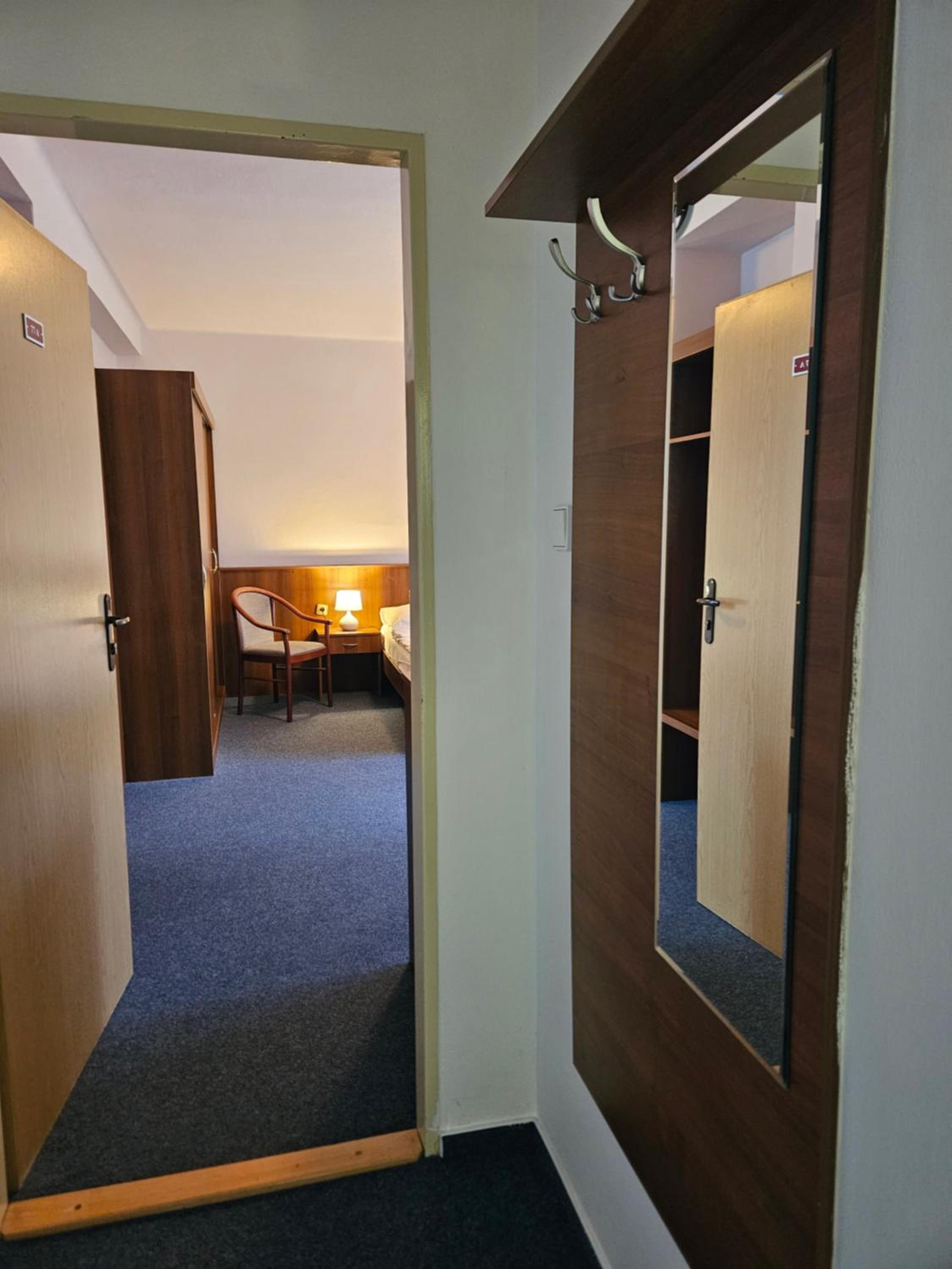 Quadruple Room with Private Bathroom - Photo 16