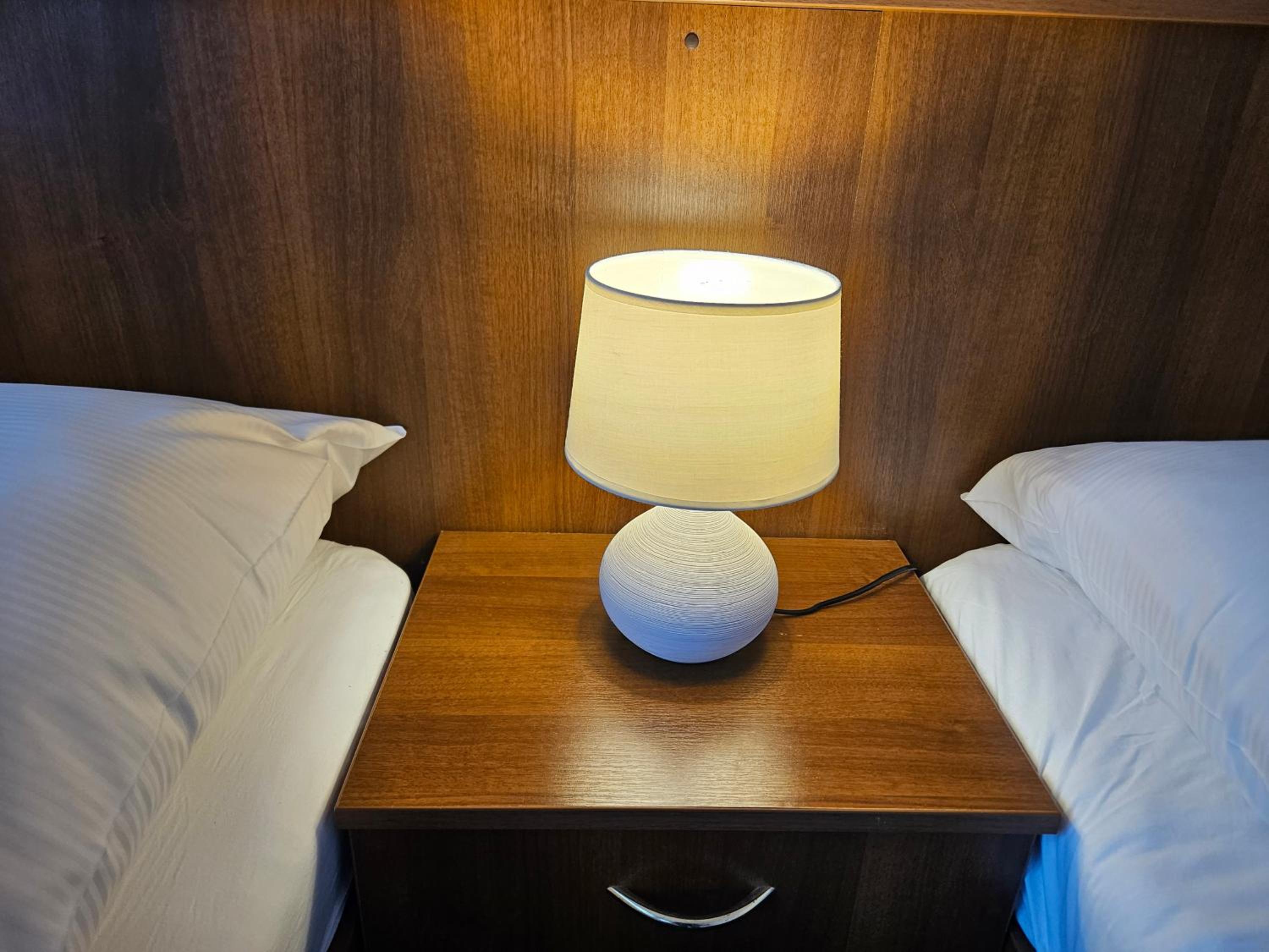 Quadruple Room with Private Bathroom - Photo 21