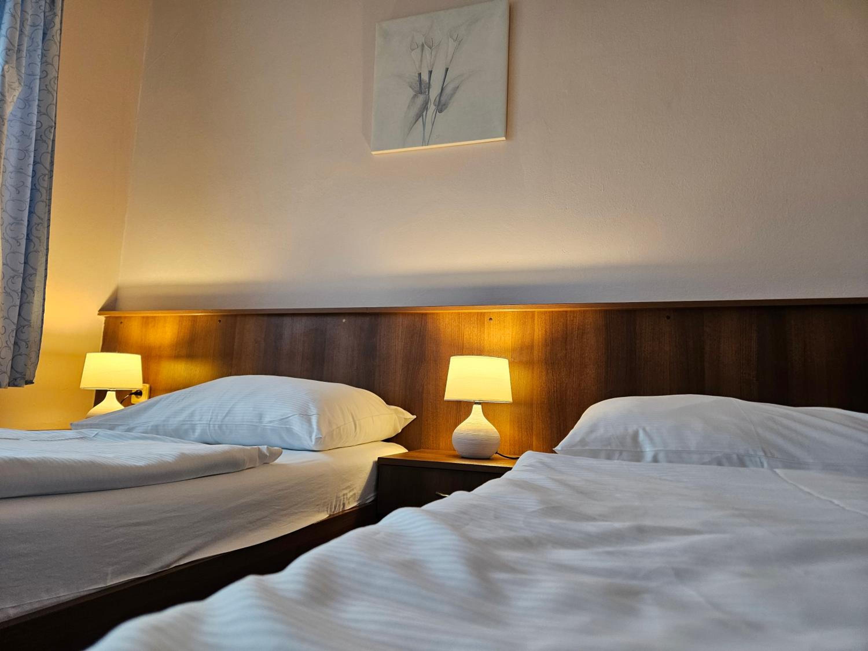 Quadruple Room with Private Bathroom - Photo 17