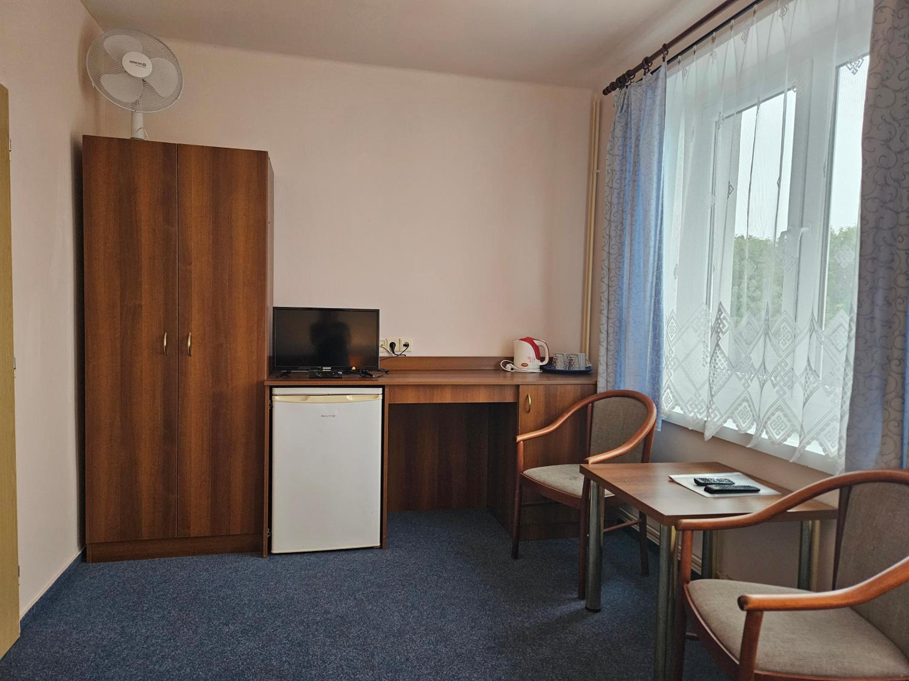 Quadruple Room with Private Bathroom - Photo 25