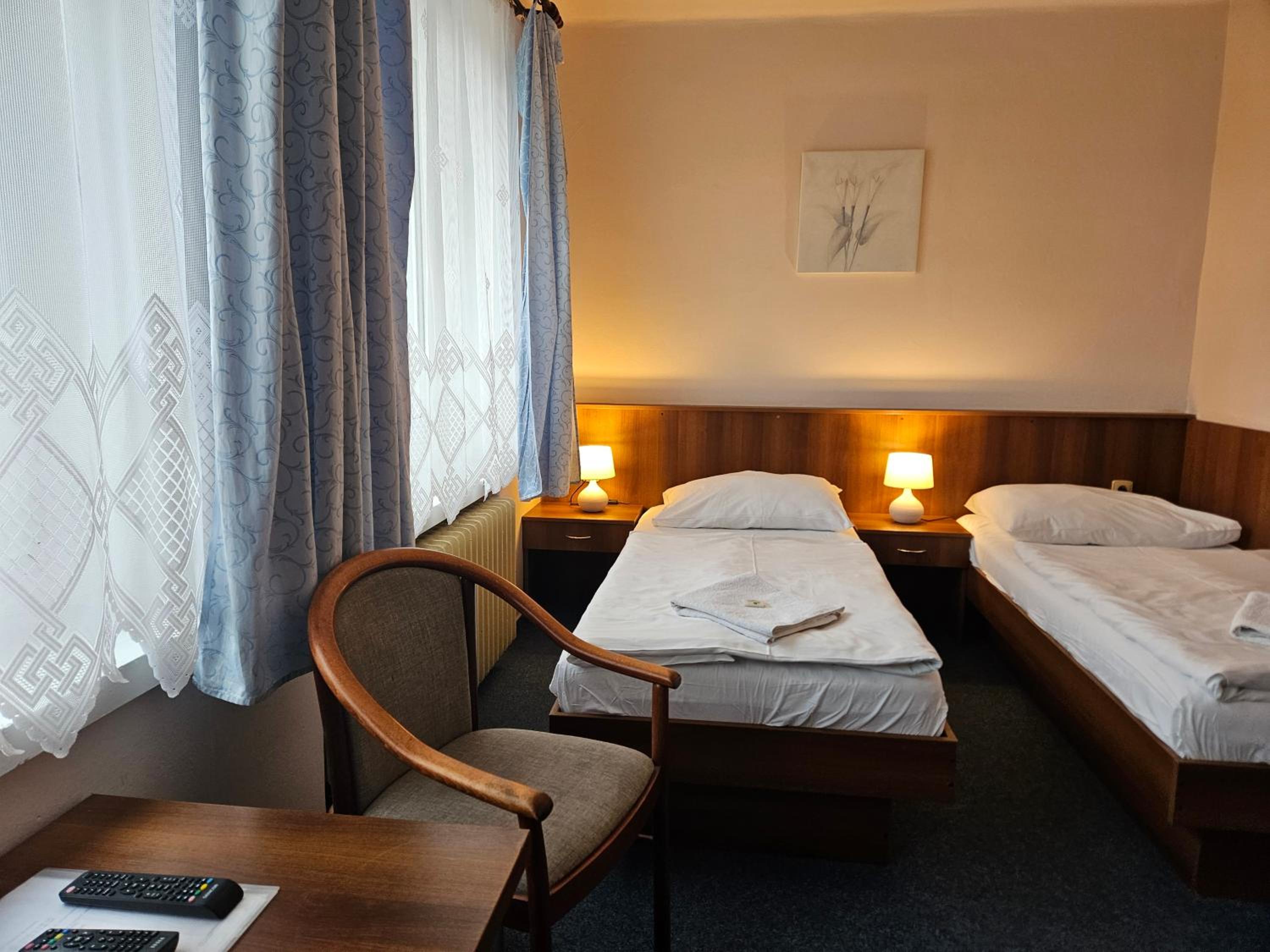 Quadruple Room with Private Bathroom - Photo 19