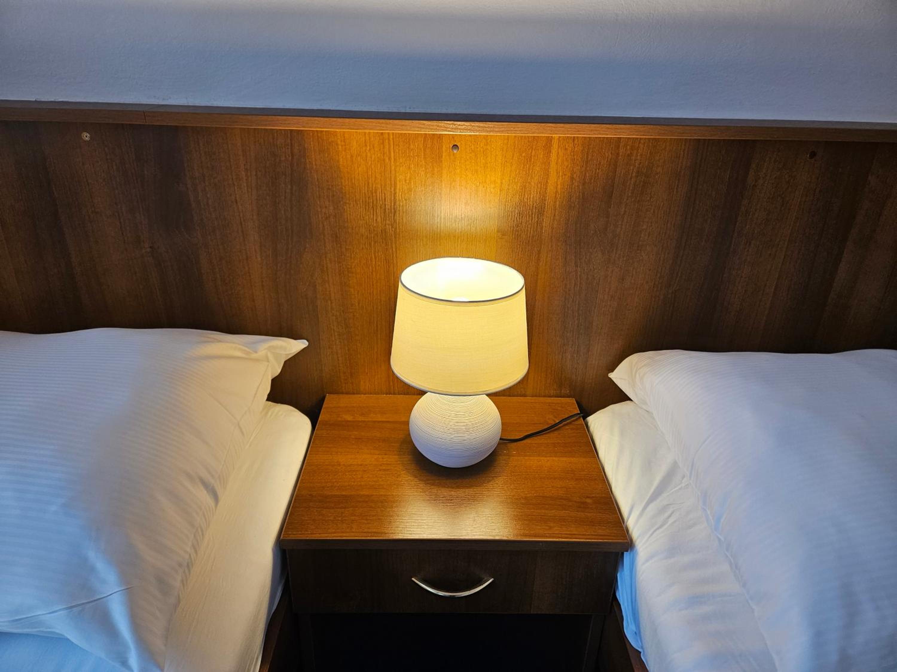 Quadruple Room with Private Bathroom - Photo 27