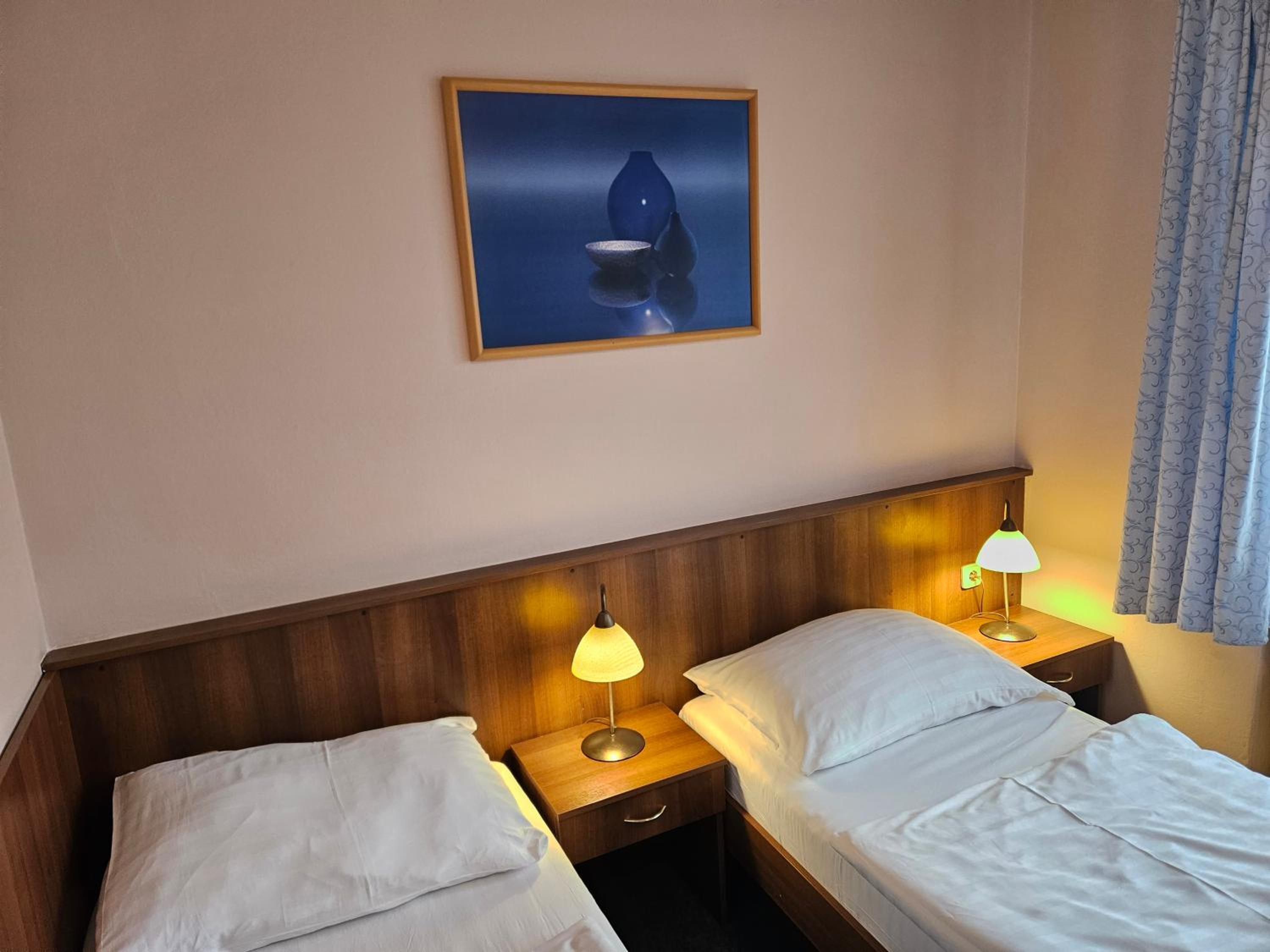 Quadruple Room with Private Bathroom - Photo 12
