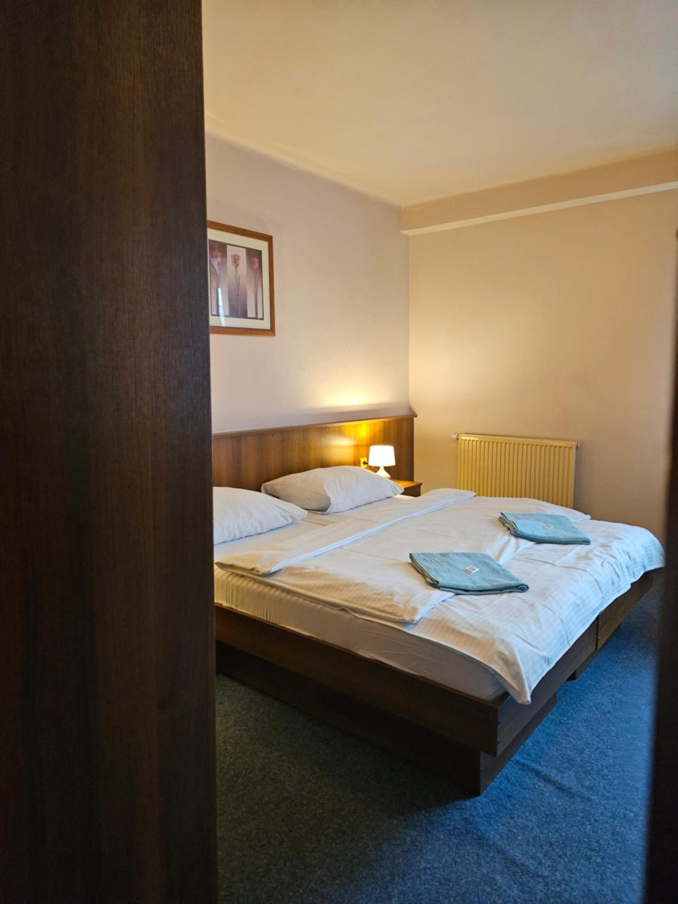 Quadruple Room with Private Bathroom - Photo 11