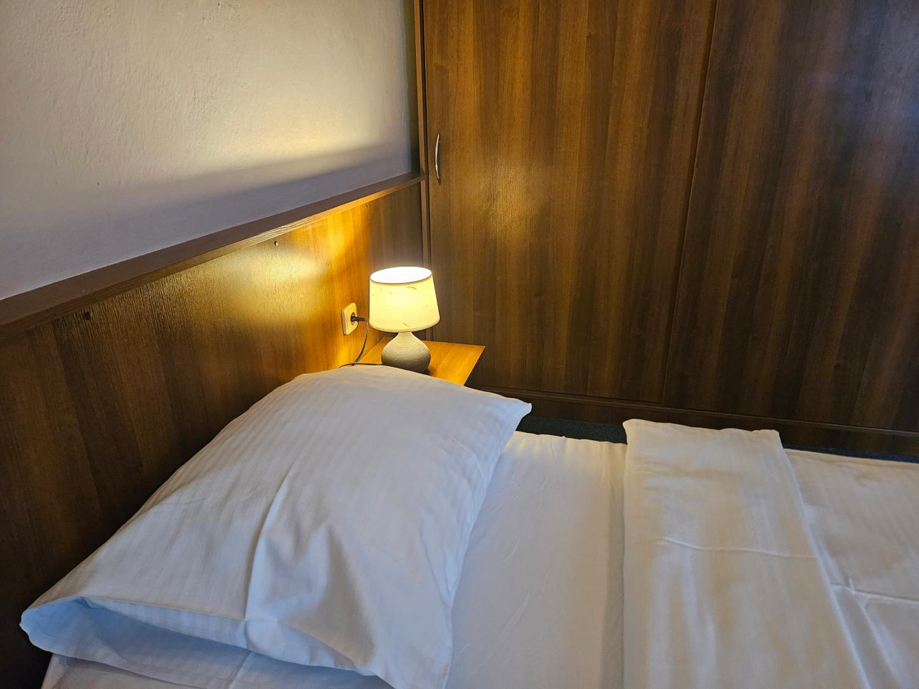 Quadruple Room with Private Bathroom - Photo 31