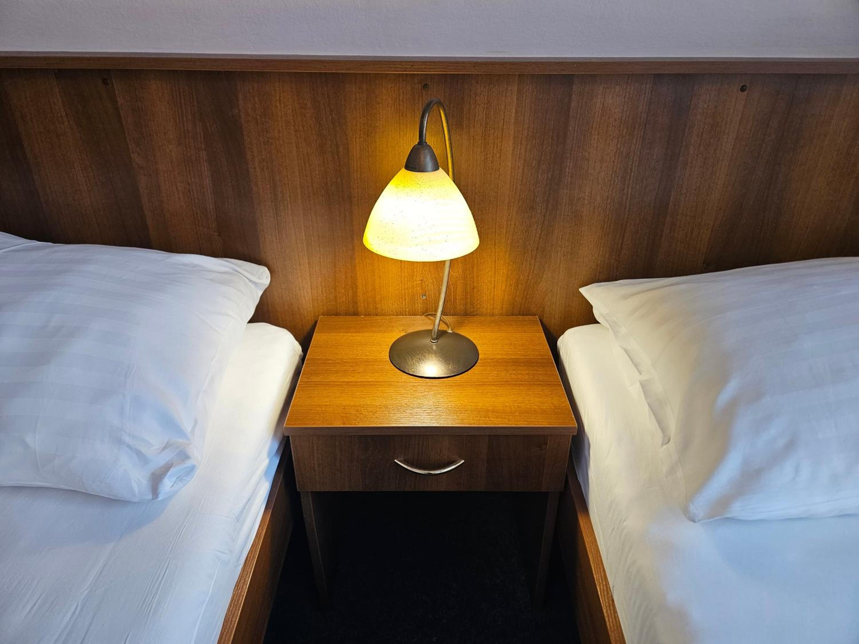 Quadruple Room with Private Bathroom - Photo 33