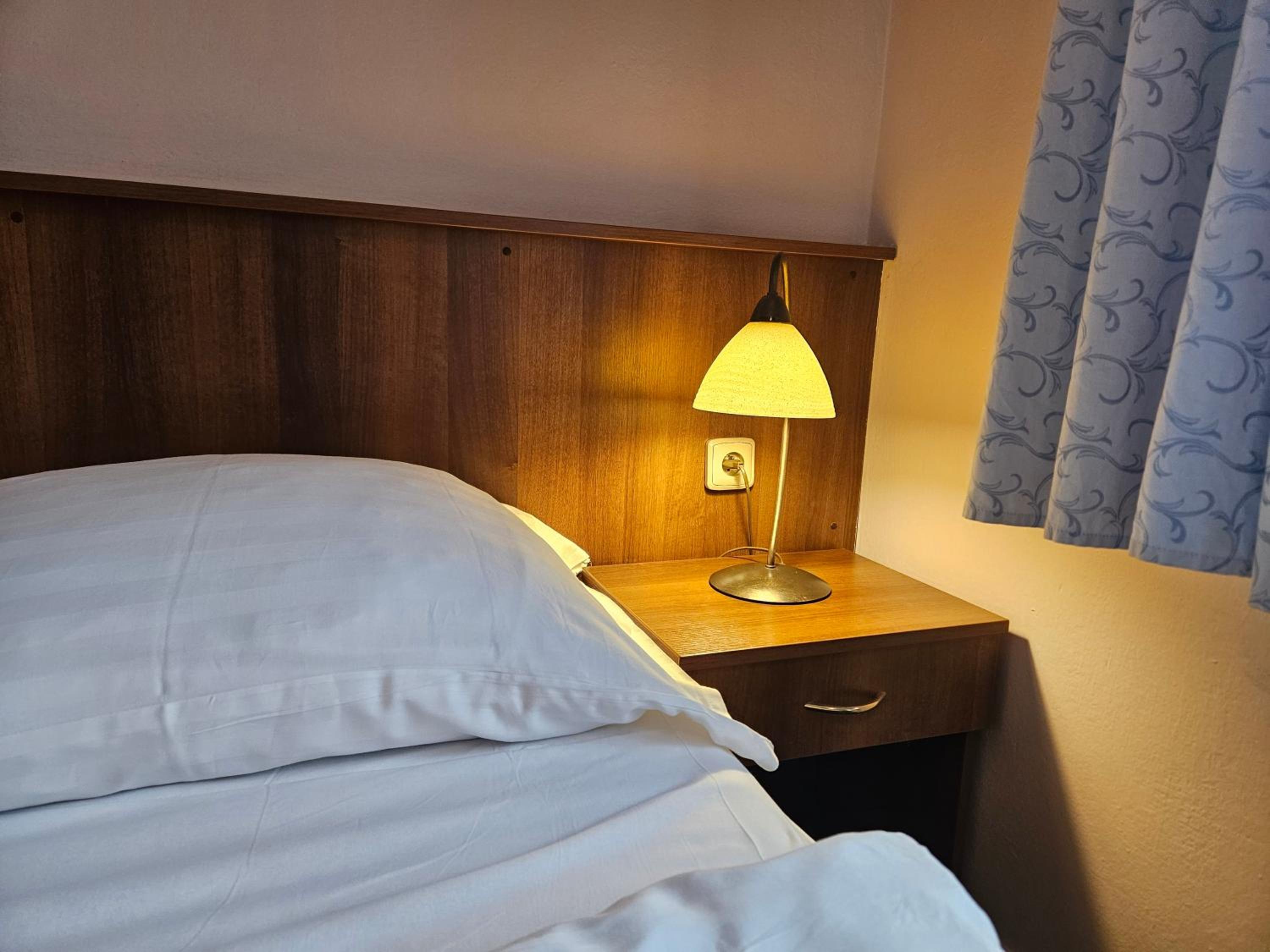 Quadruple Room with Private Bathroom - Photo 34