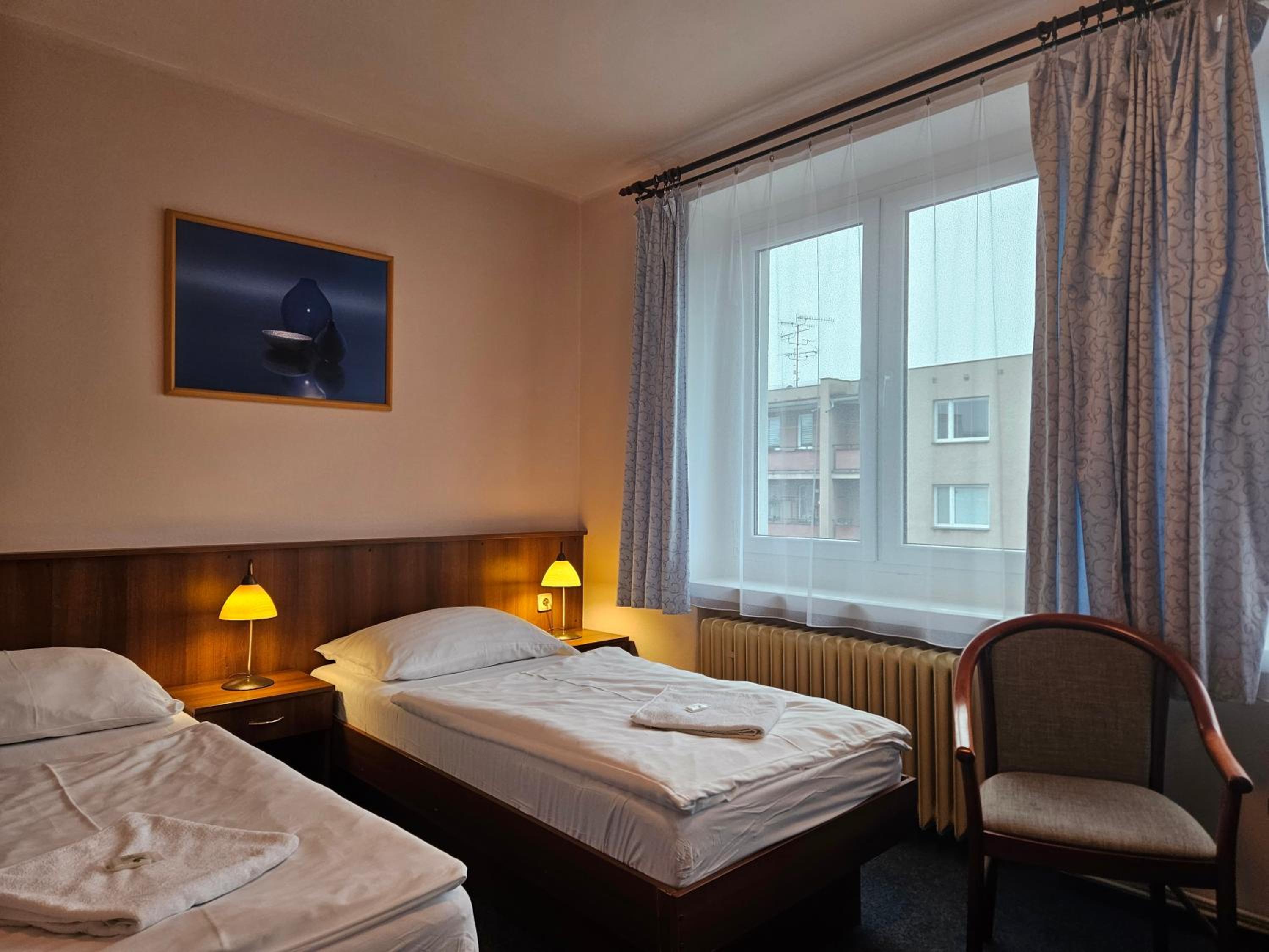 Quadruple Room with Private Bathroom - Photo 36