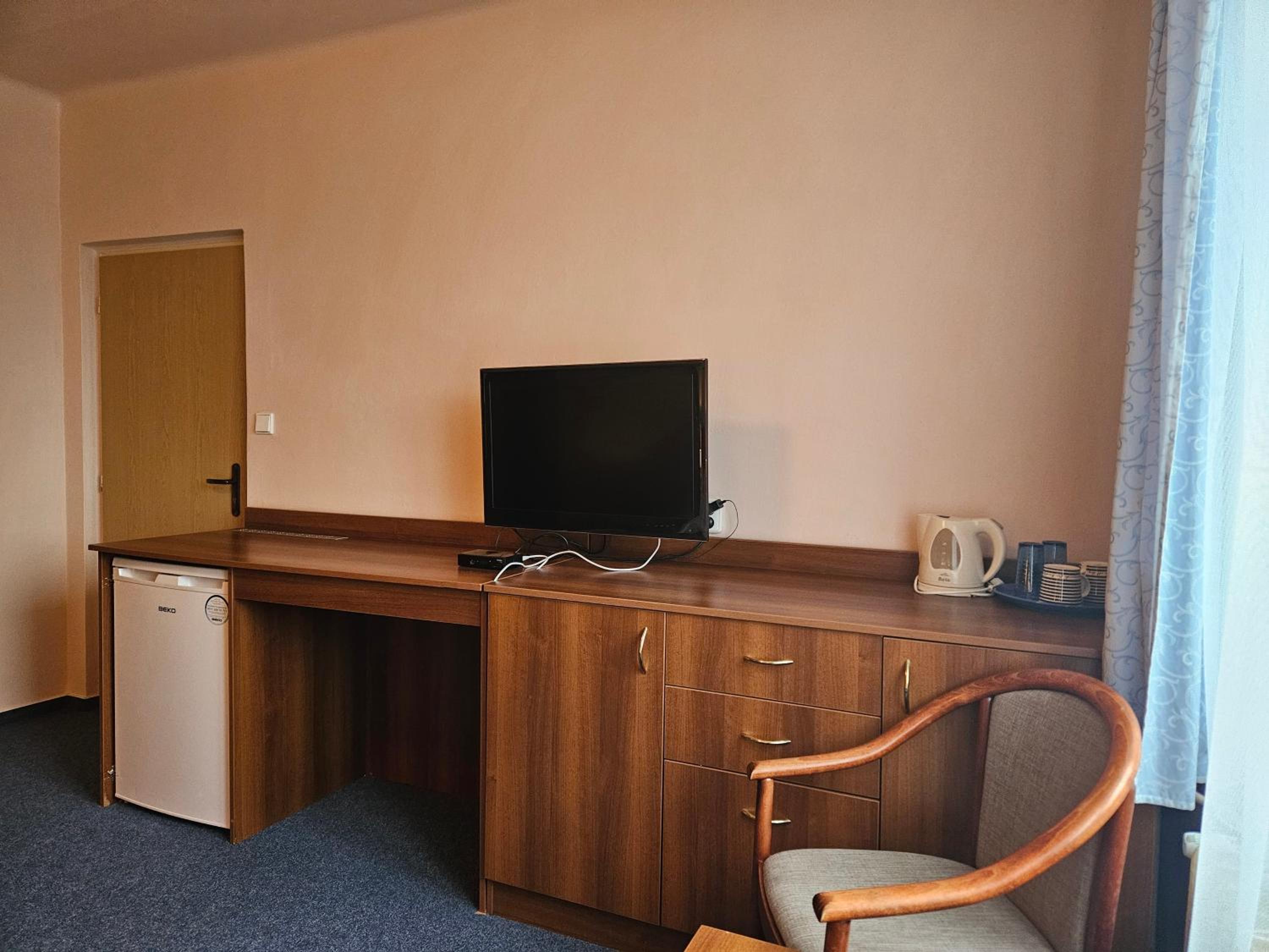 Quadruple Room with Private Bathroom - Photo 9