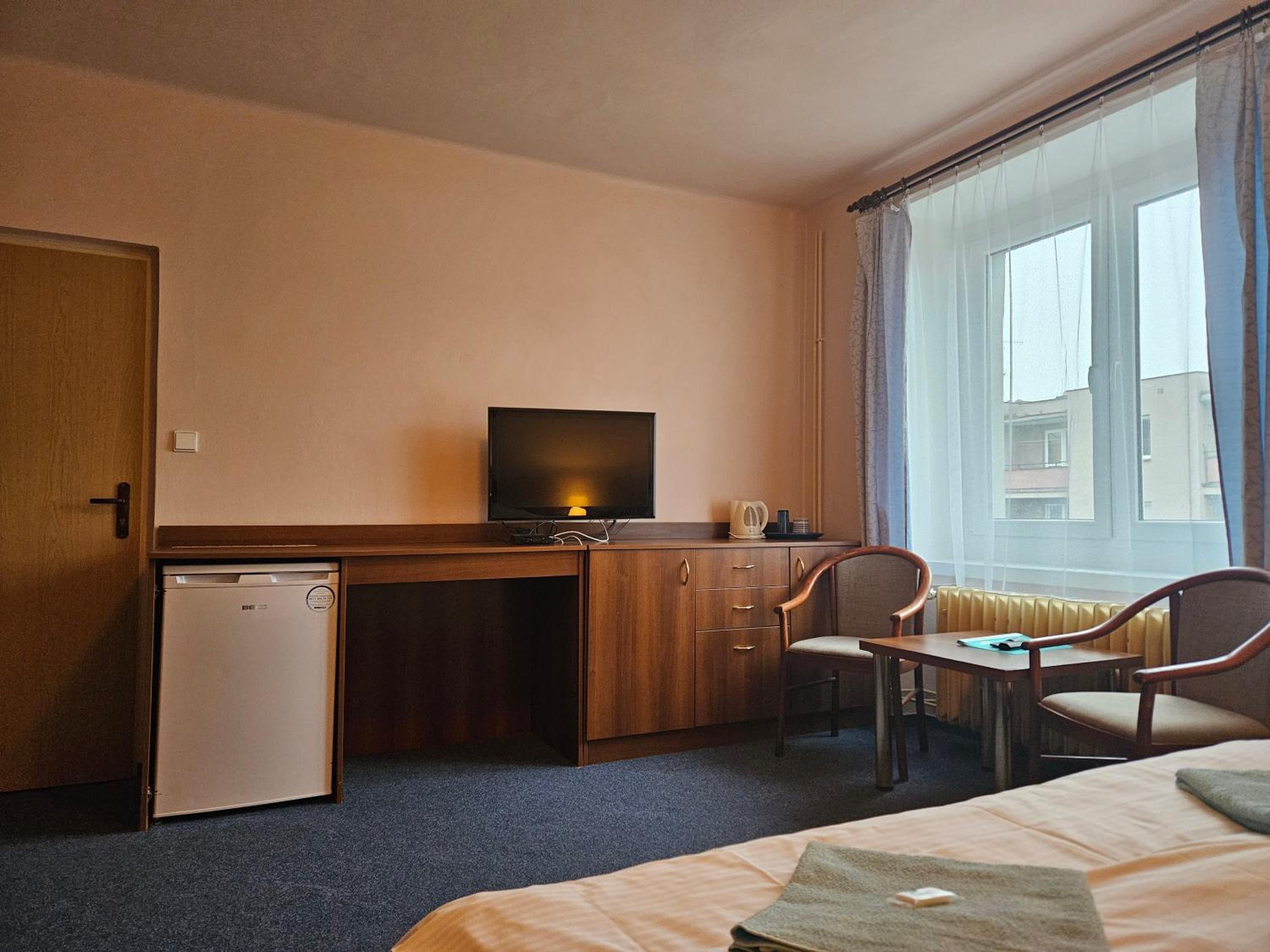 Quadruple Room with Private Bathroom - Photo 8