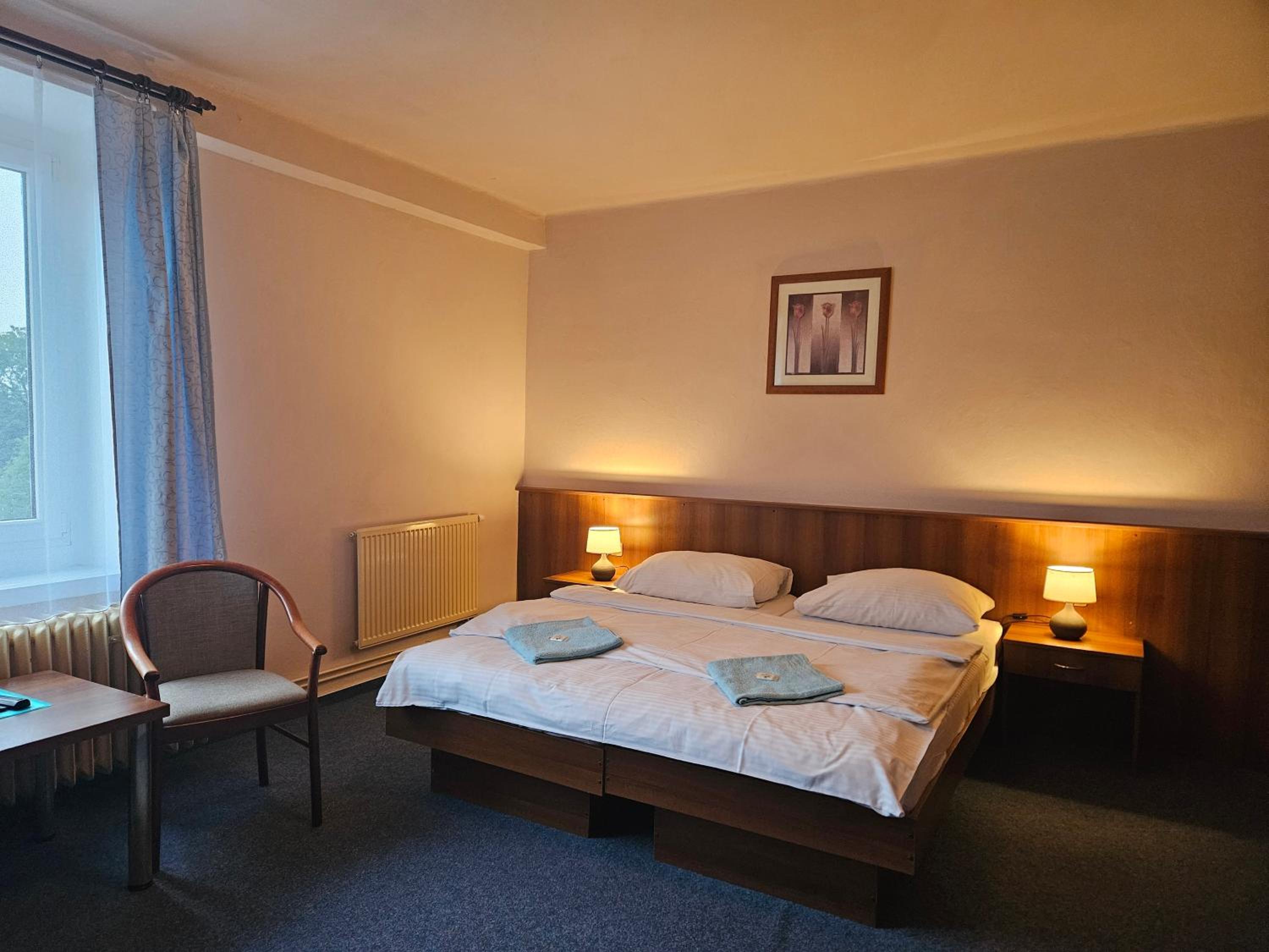 Quadruple Room with Private Bathroom - Photo 28