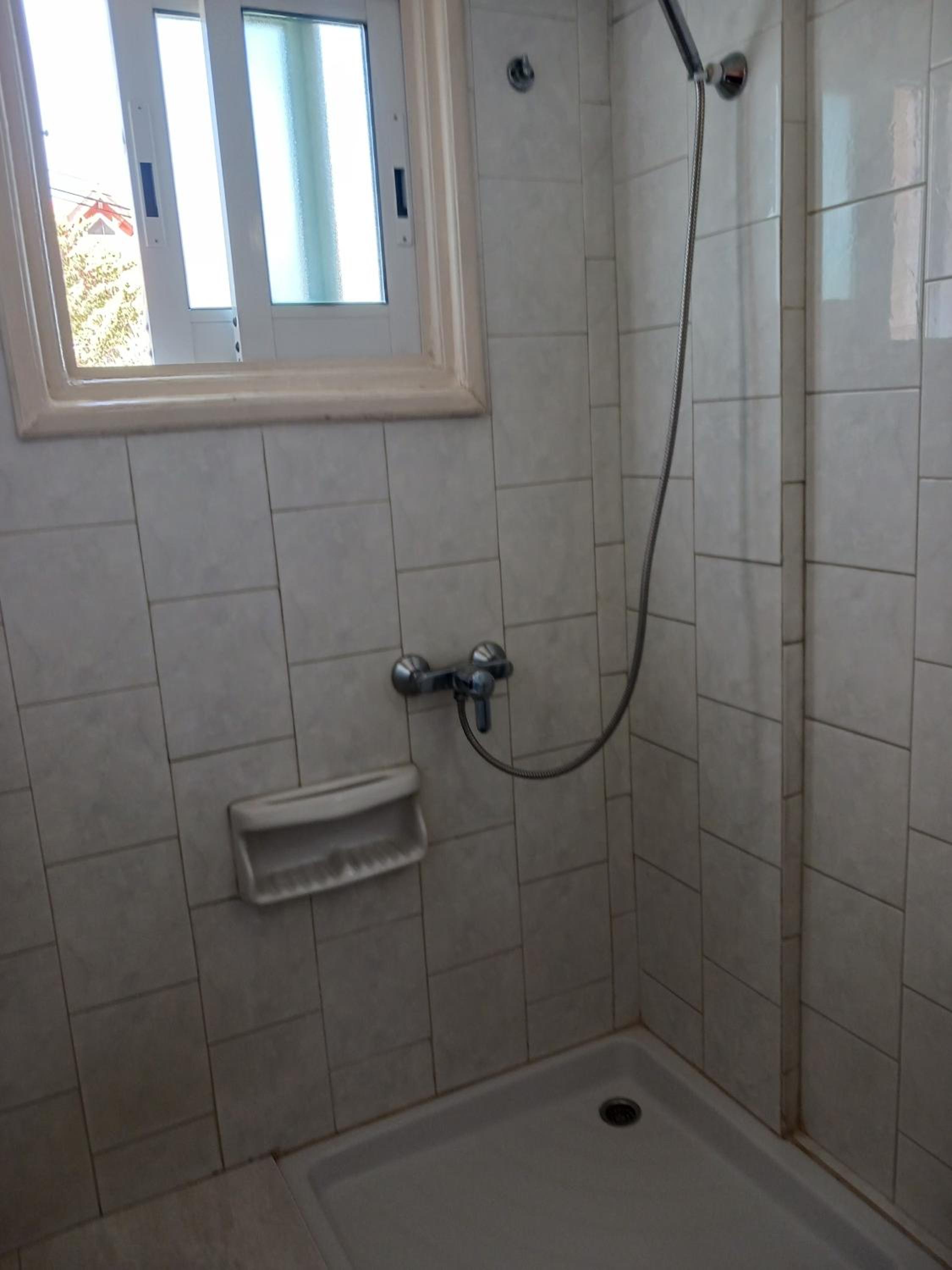 Twin Room - Photo 2