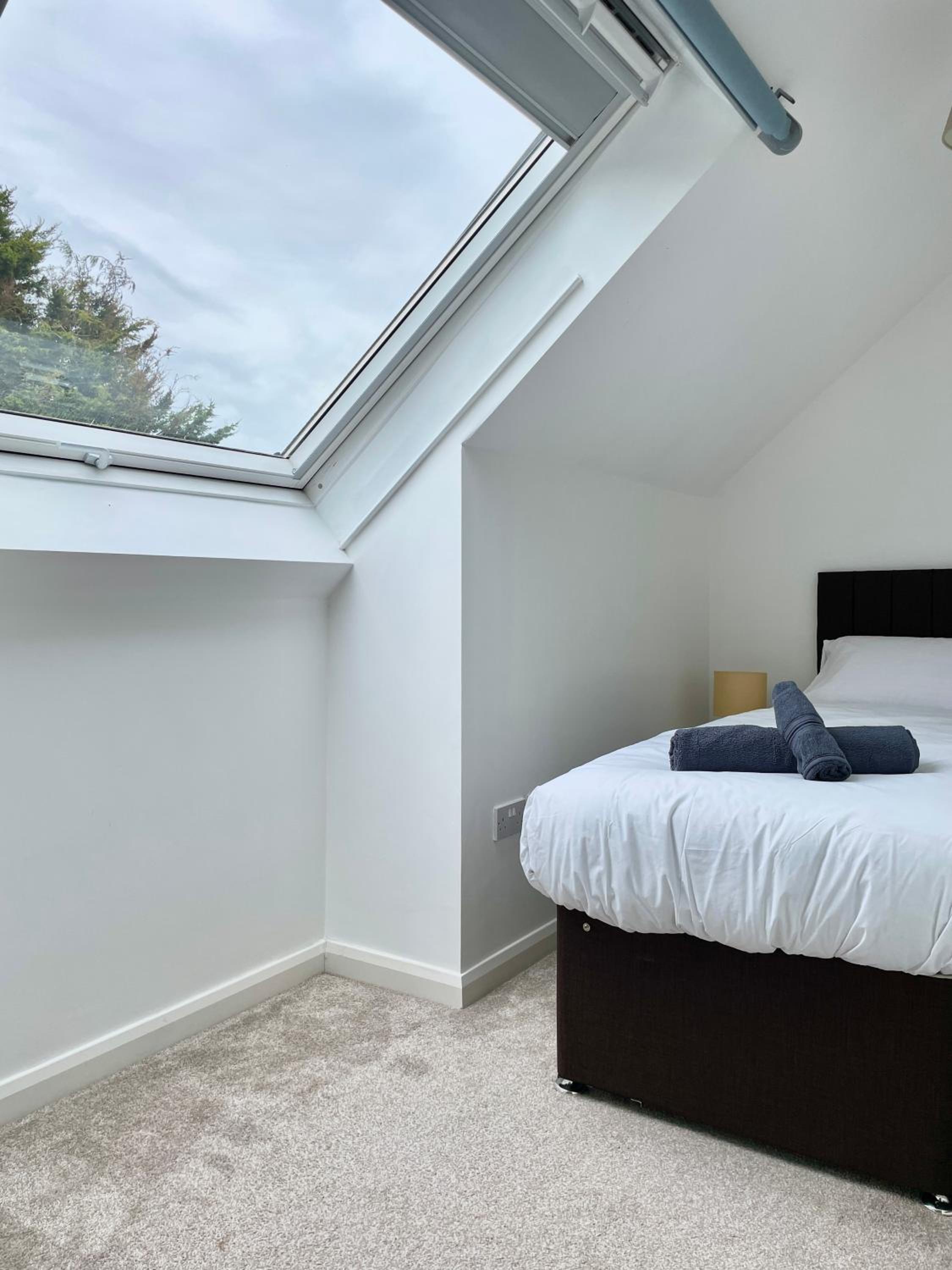 Five-Bedroom House photo 1