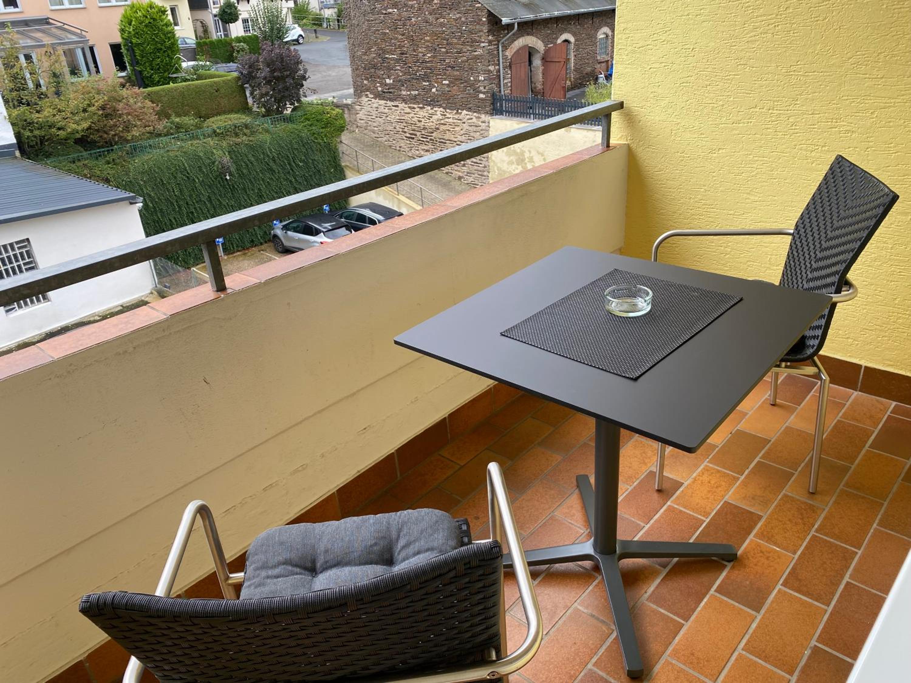 Double Room With Balcony And Residential Area View